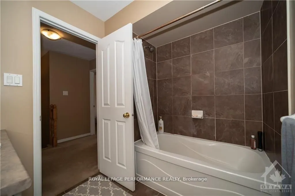 2363 Glandriel Crescent