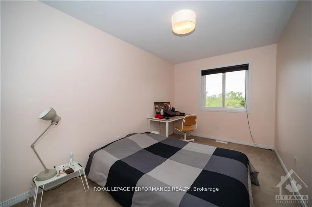 2363 Glandriel Crescent