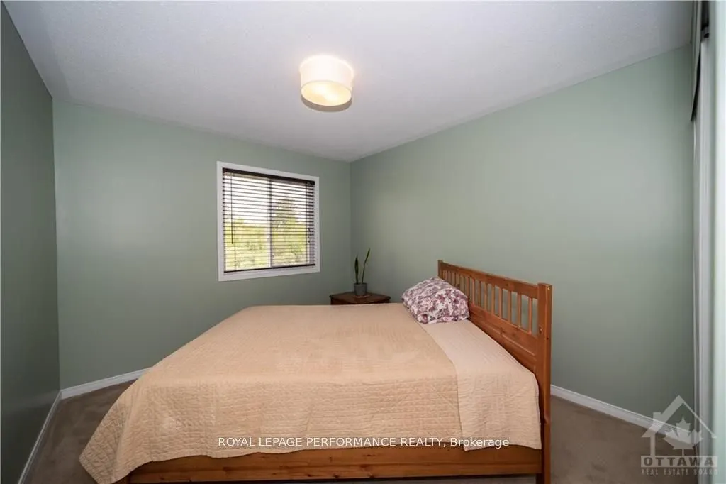 2363 Glandriel Crescent