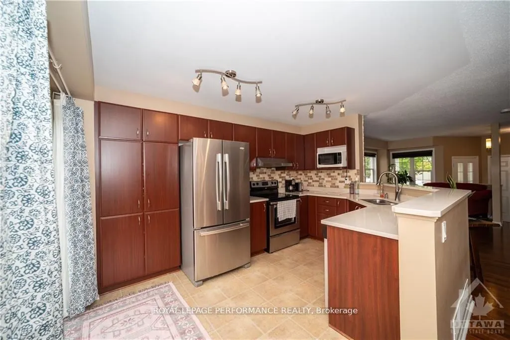 2363 Glandriel Crescent
