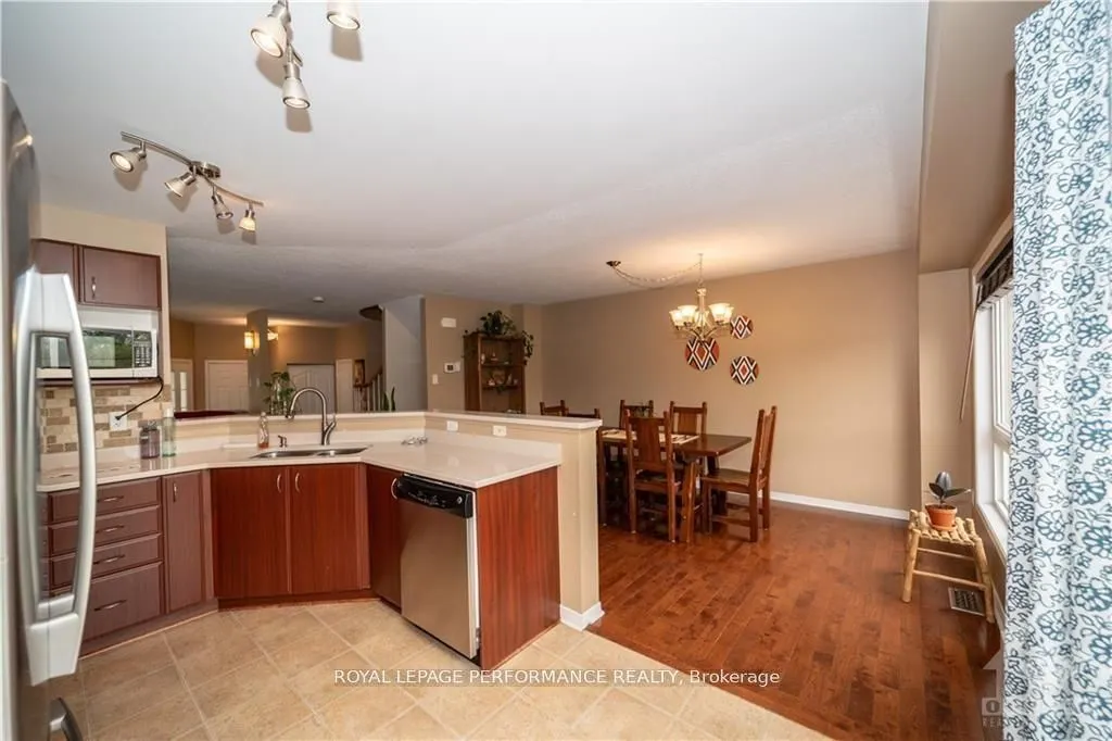 2363 Glandriel Crescent