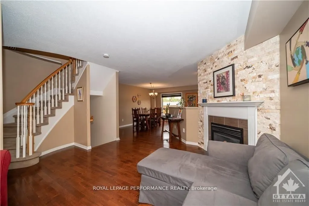 2363 Glandriel Crescent