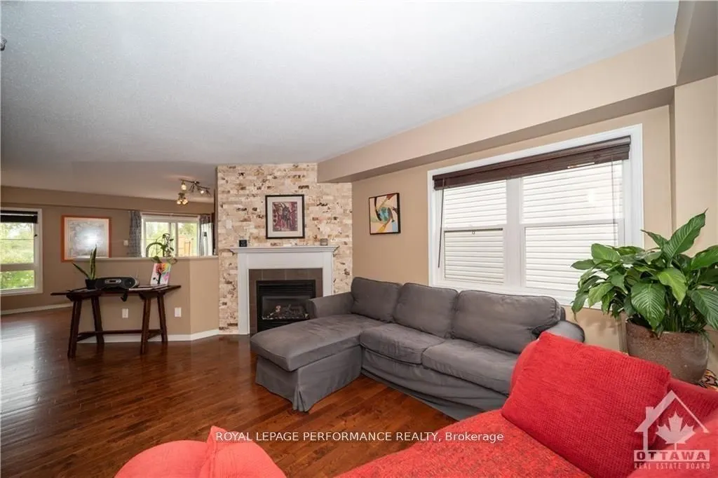 2363 Glandriel Crescent