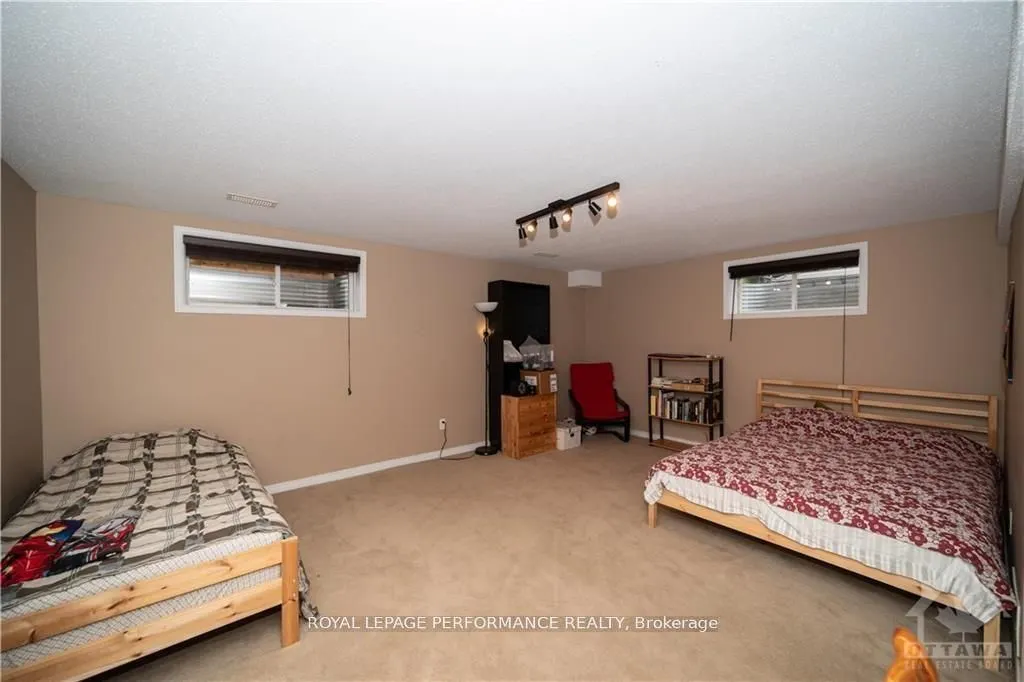 2363 Glandriel Crescent