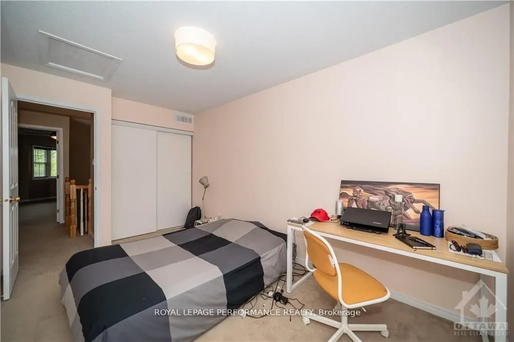 2363 Glandriel Crescent