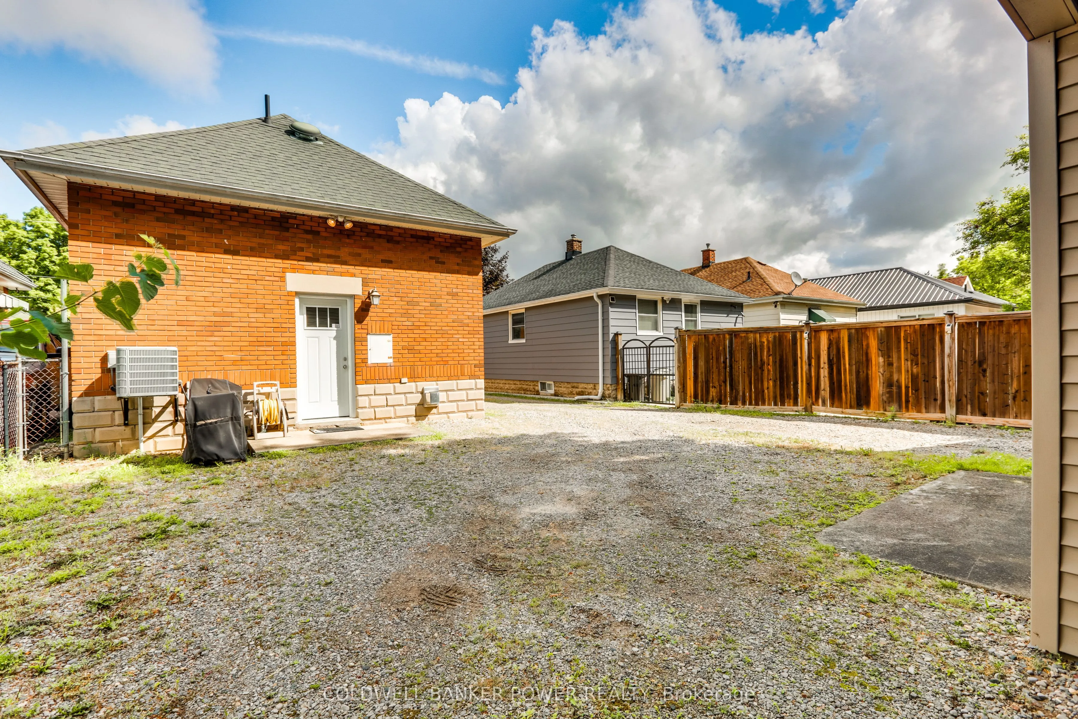 121 Emery Street E