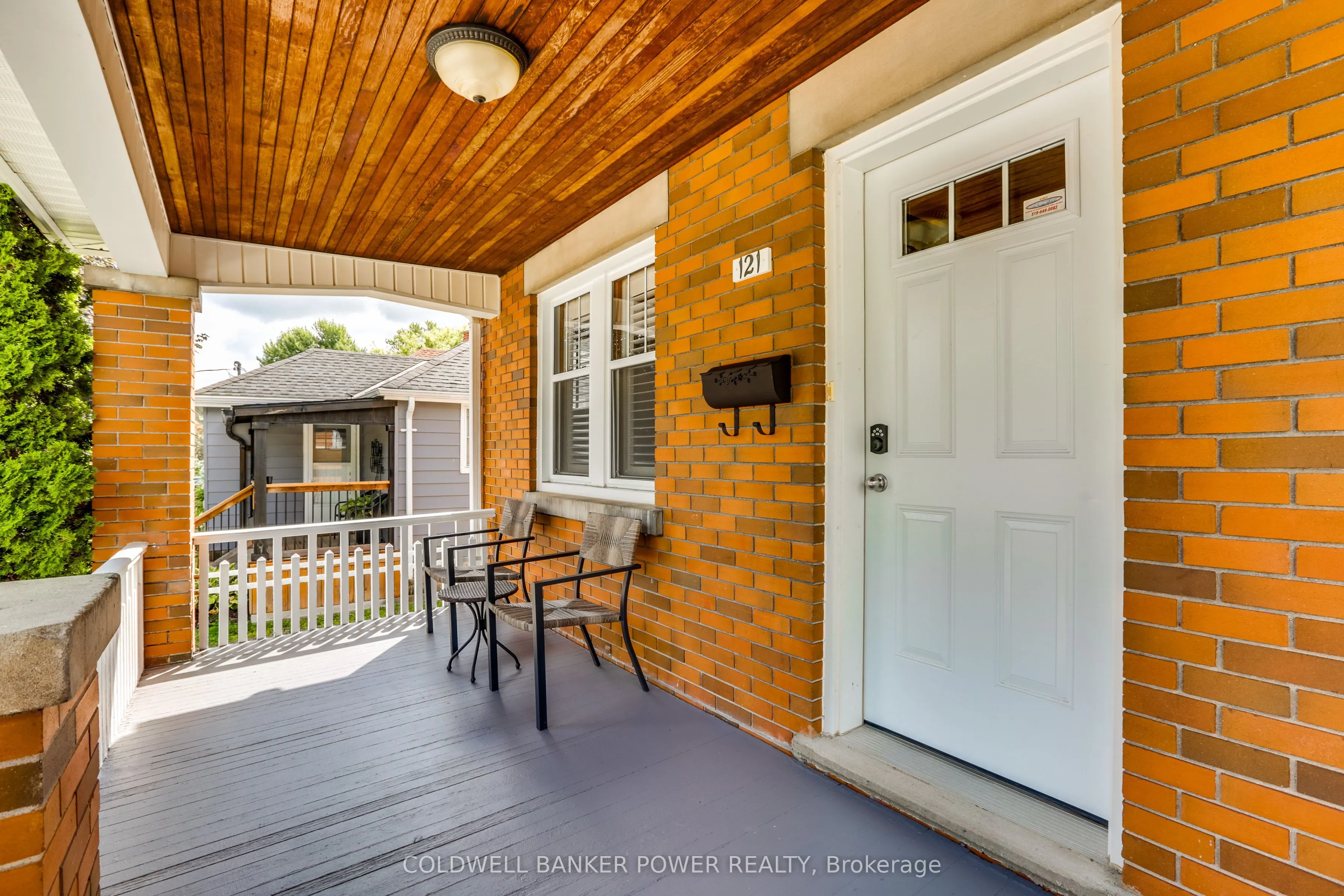121 Emery Street E