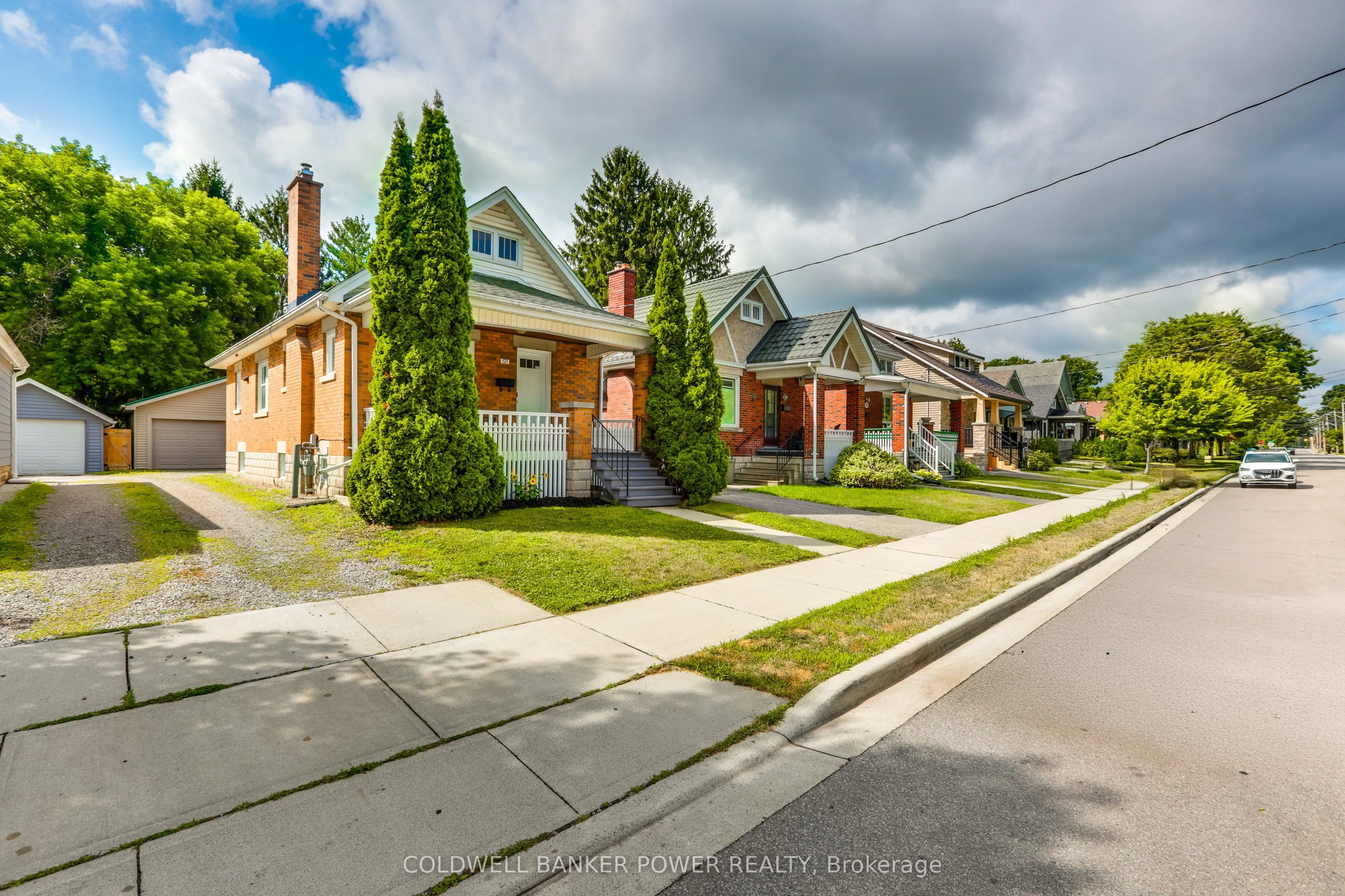 121 Emery Street E