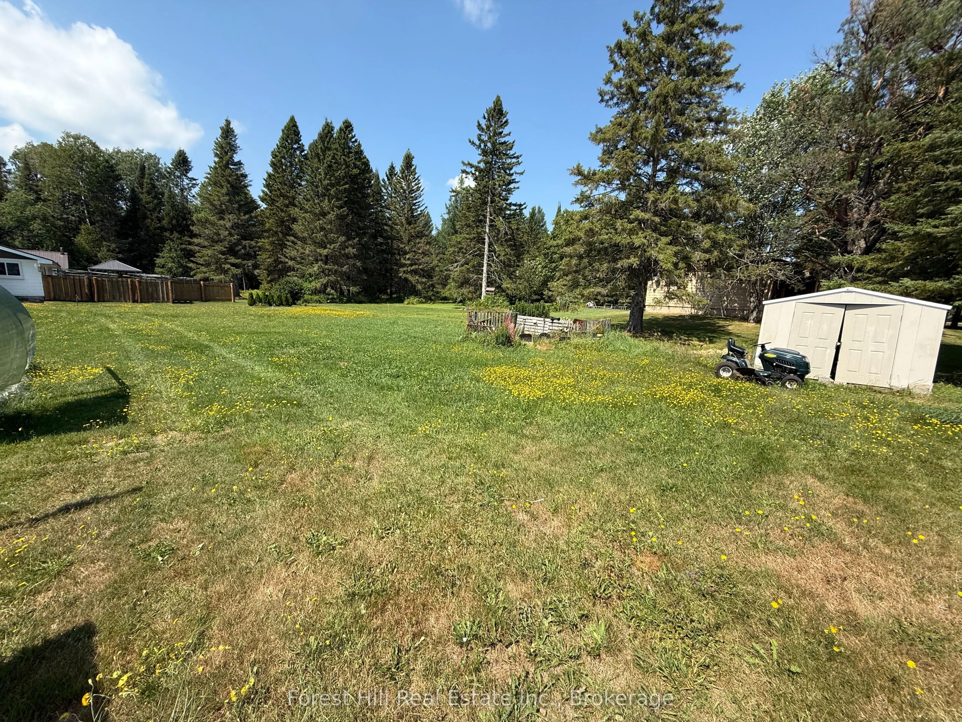 502 Sweezy Street W