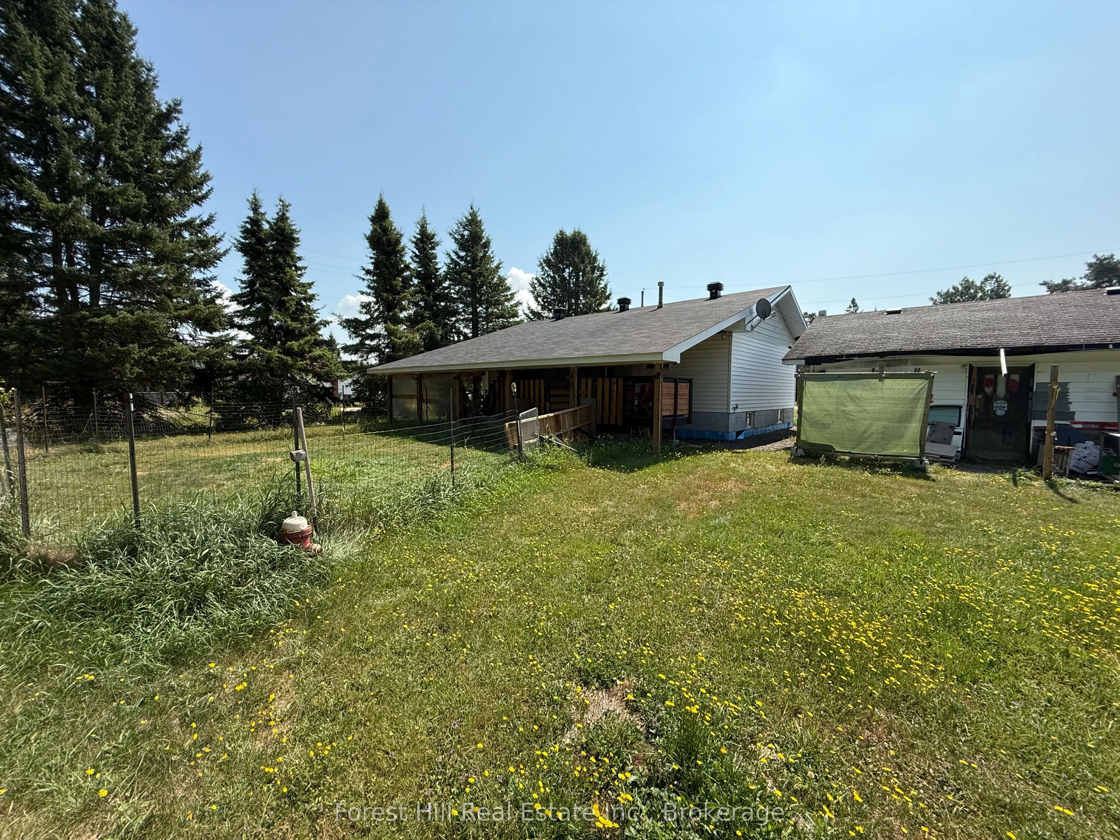 502 Sweezy Street W