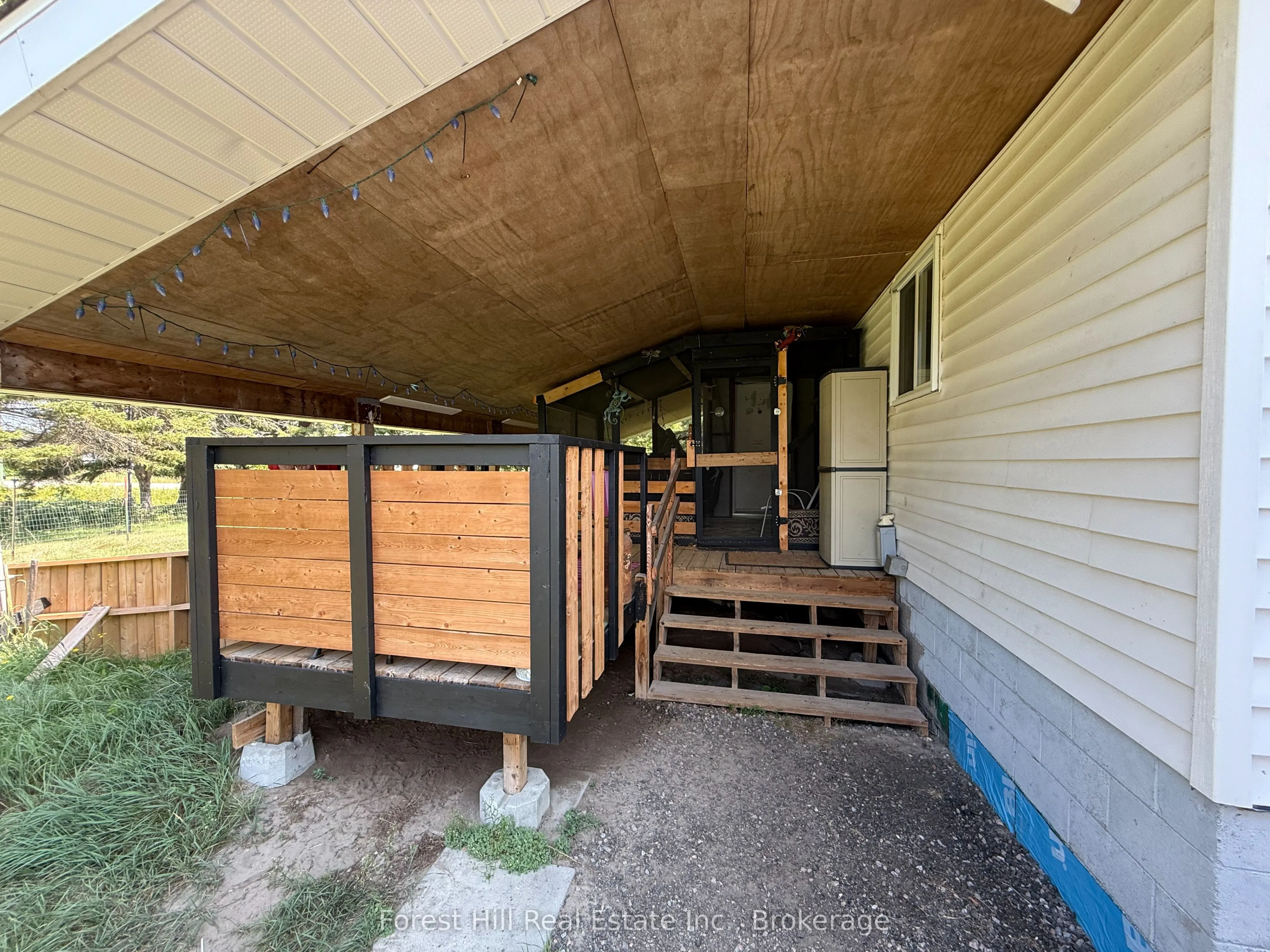 502 Sweezy Street W