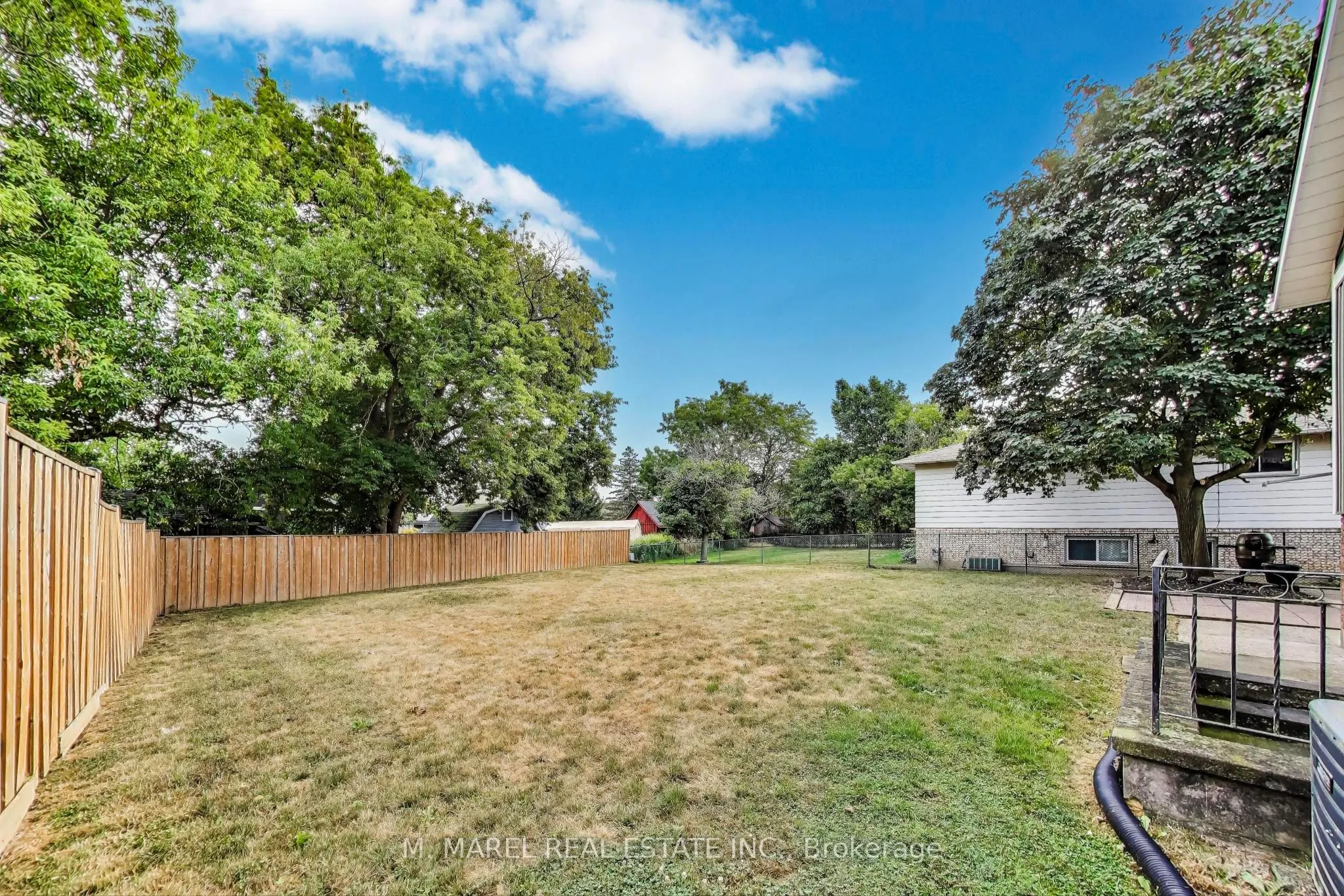 9 Brooks Circle