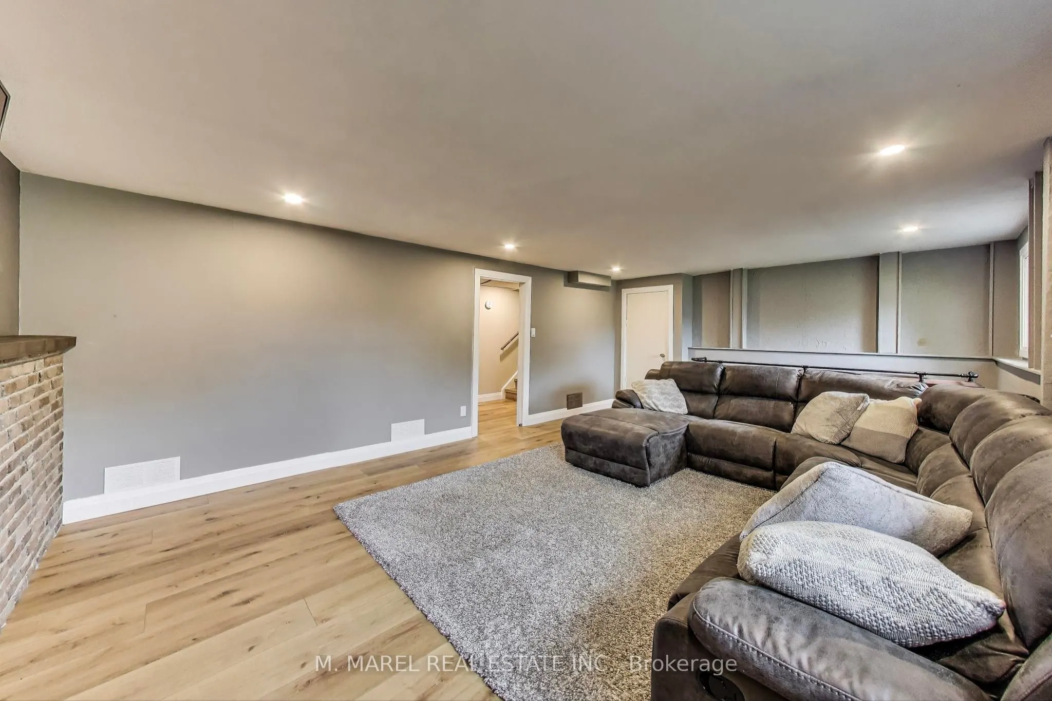 9 Brooks Circle