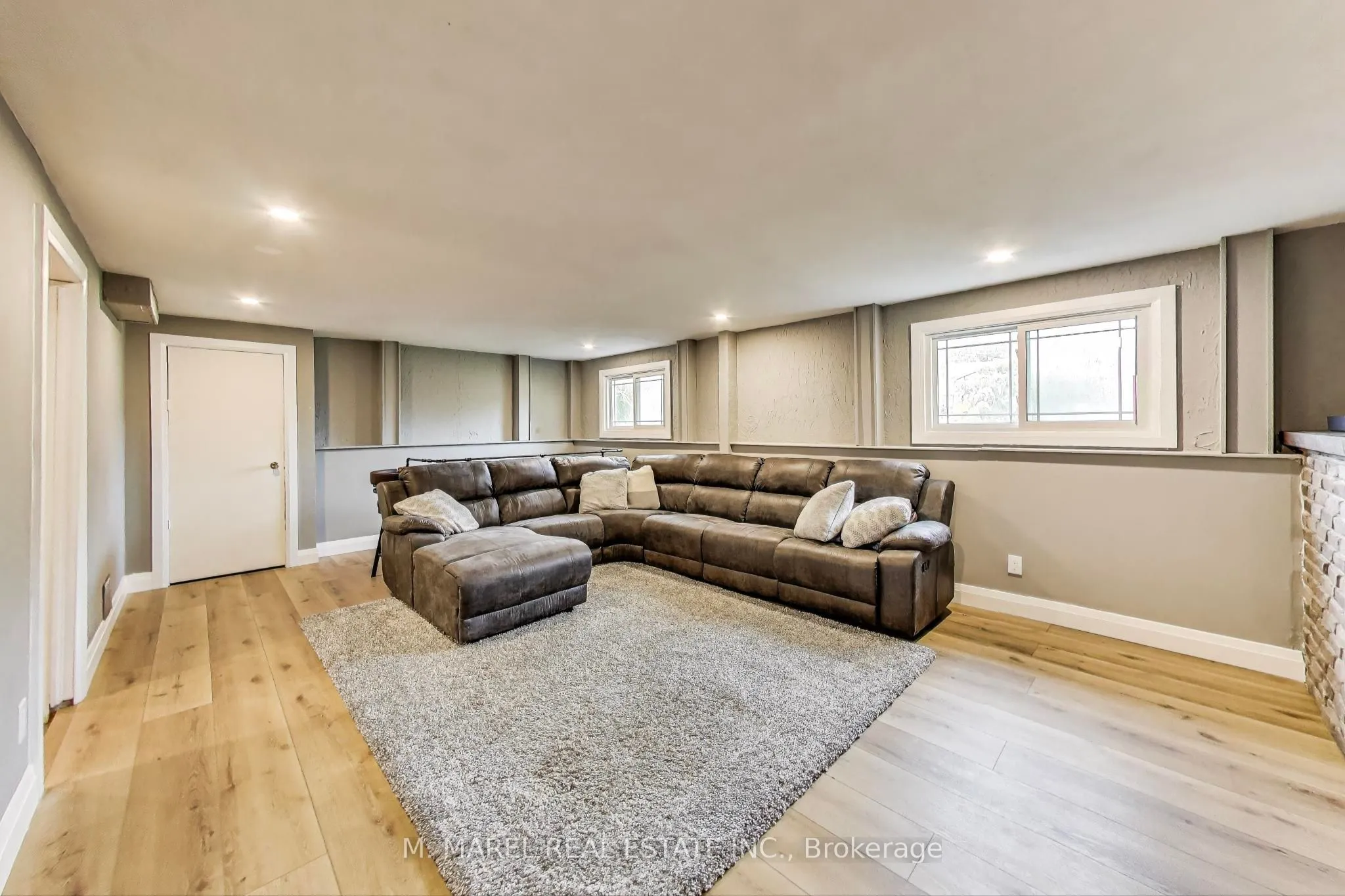 9 Brooks Circle