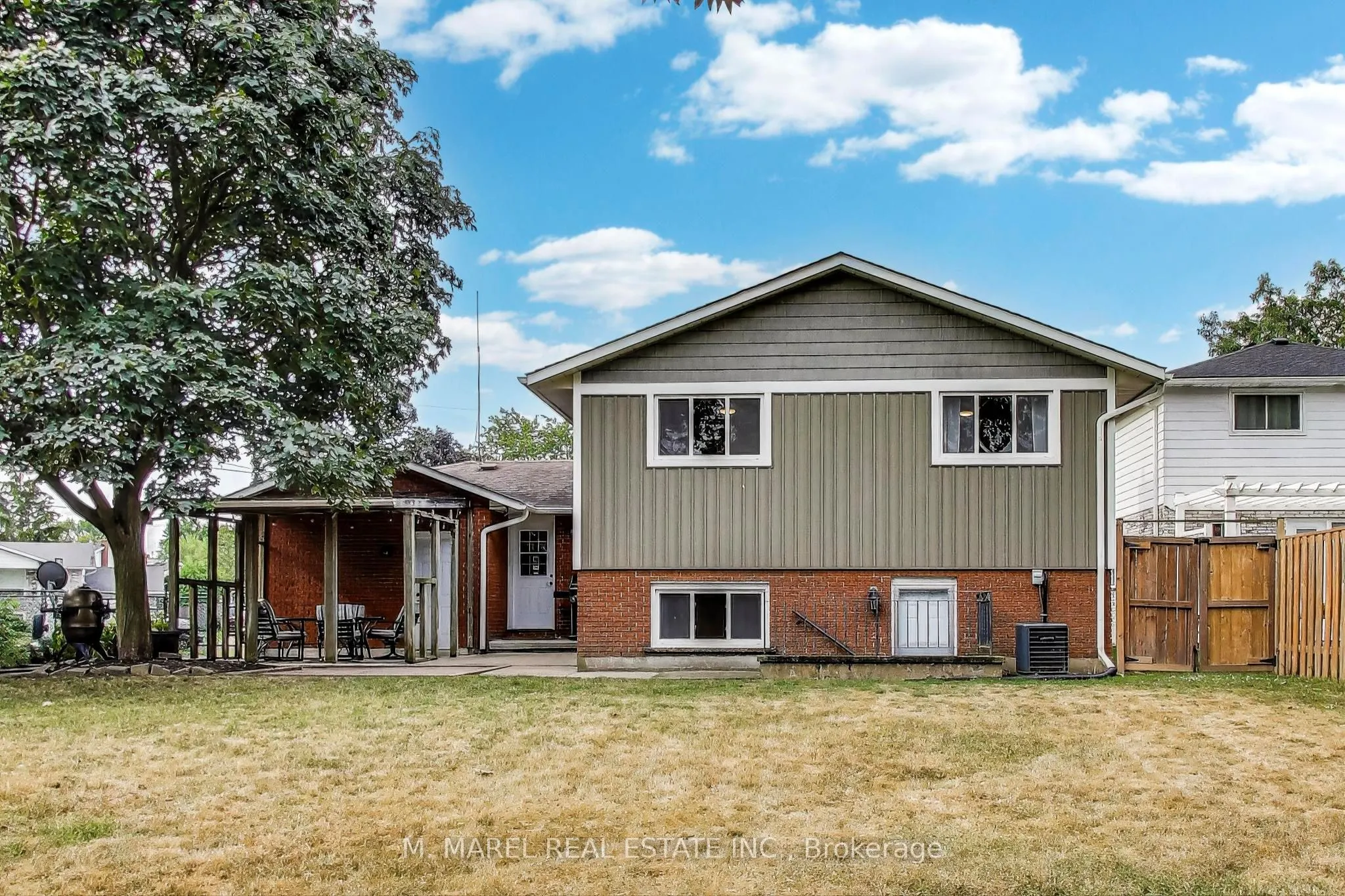 9 Brooks Circle