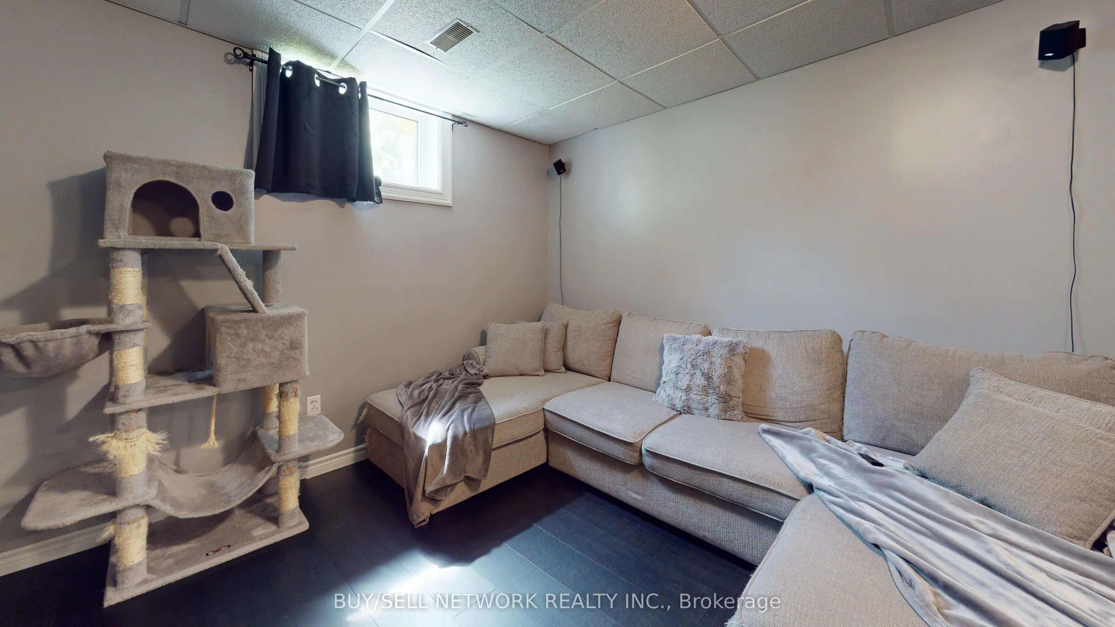 2504 Idyllwood Crescent