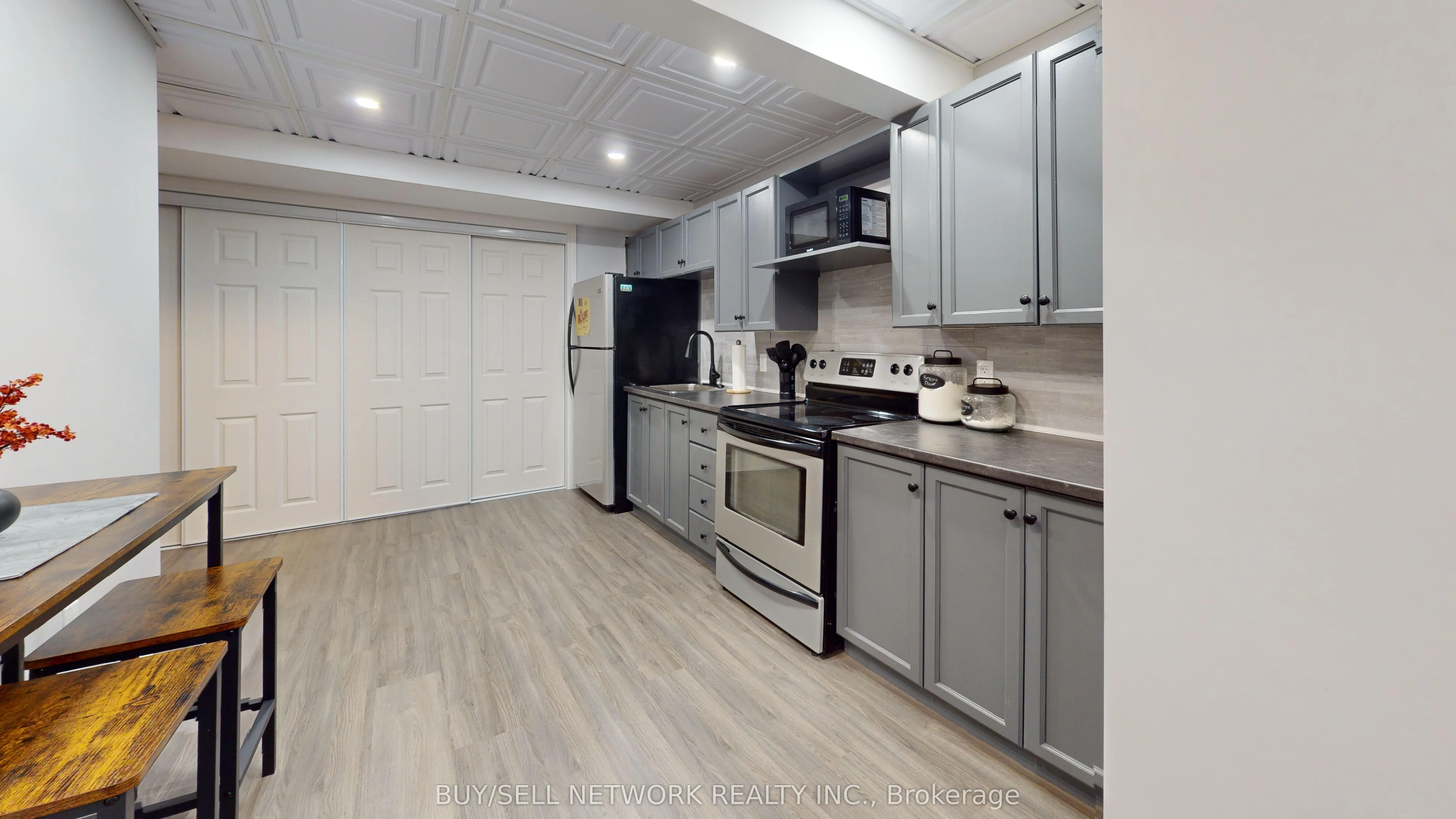 2504 Idyllwood Crescent