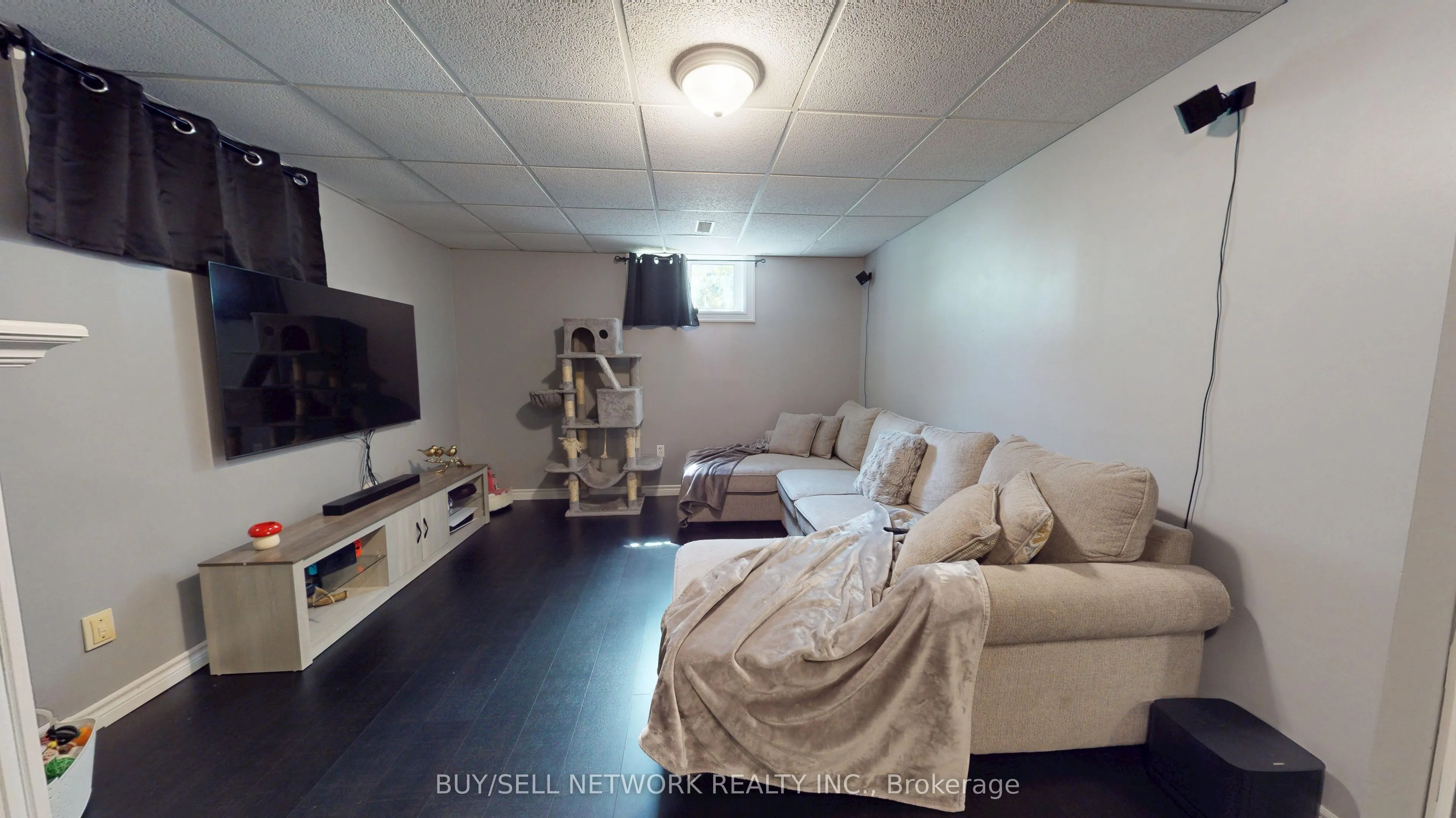 2504 Idyllwood Crescent