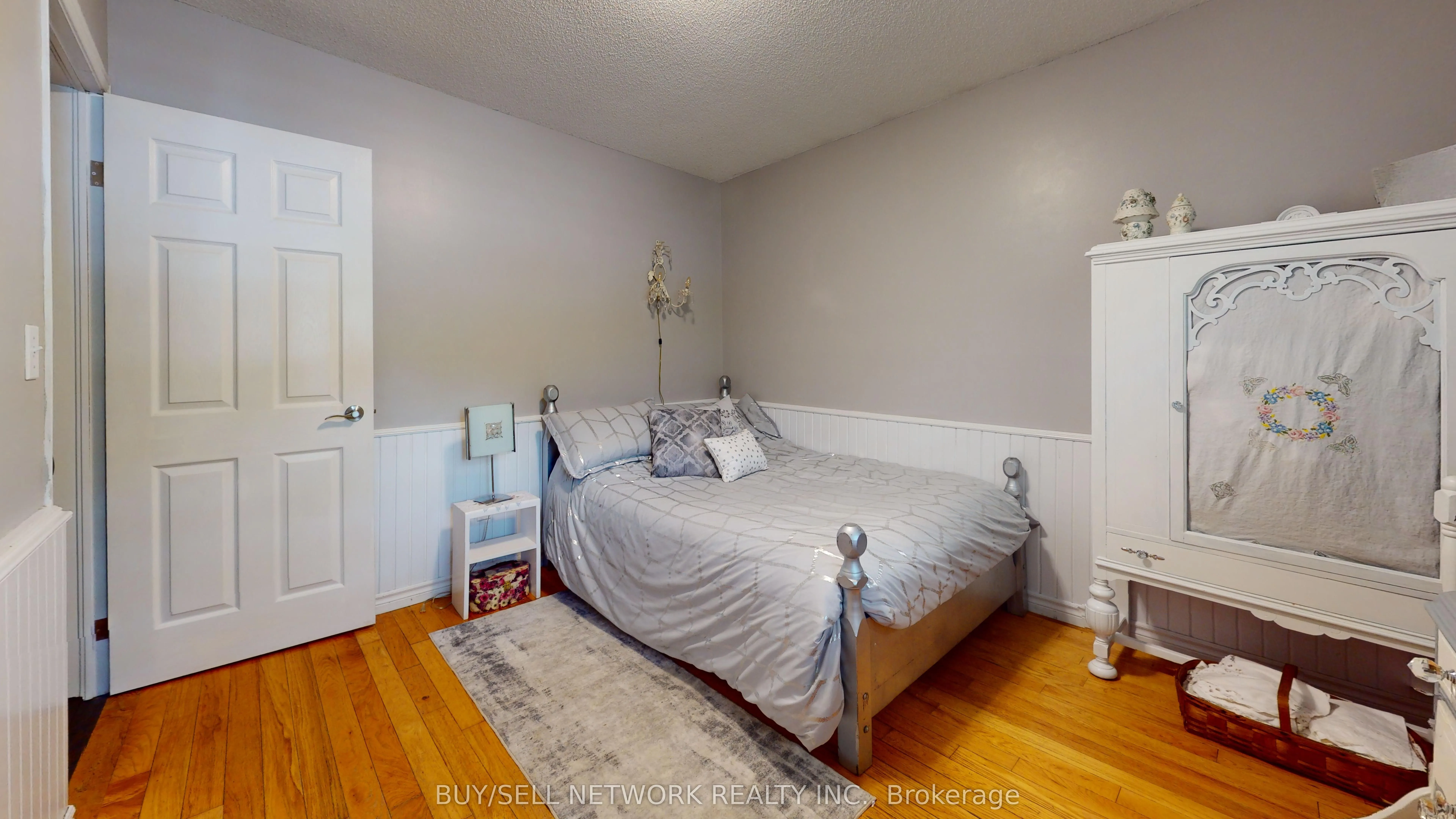 2504 Idyllwood Crescent
