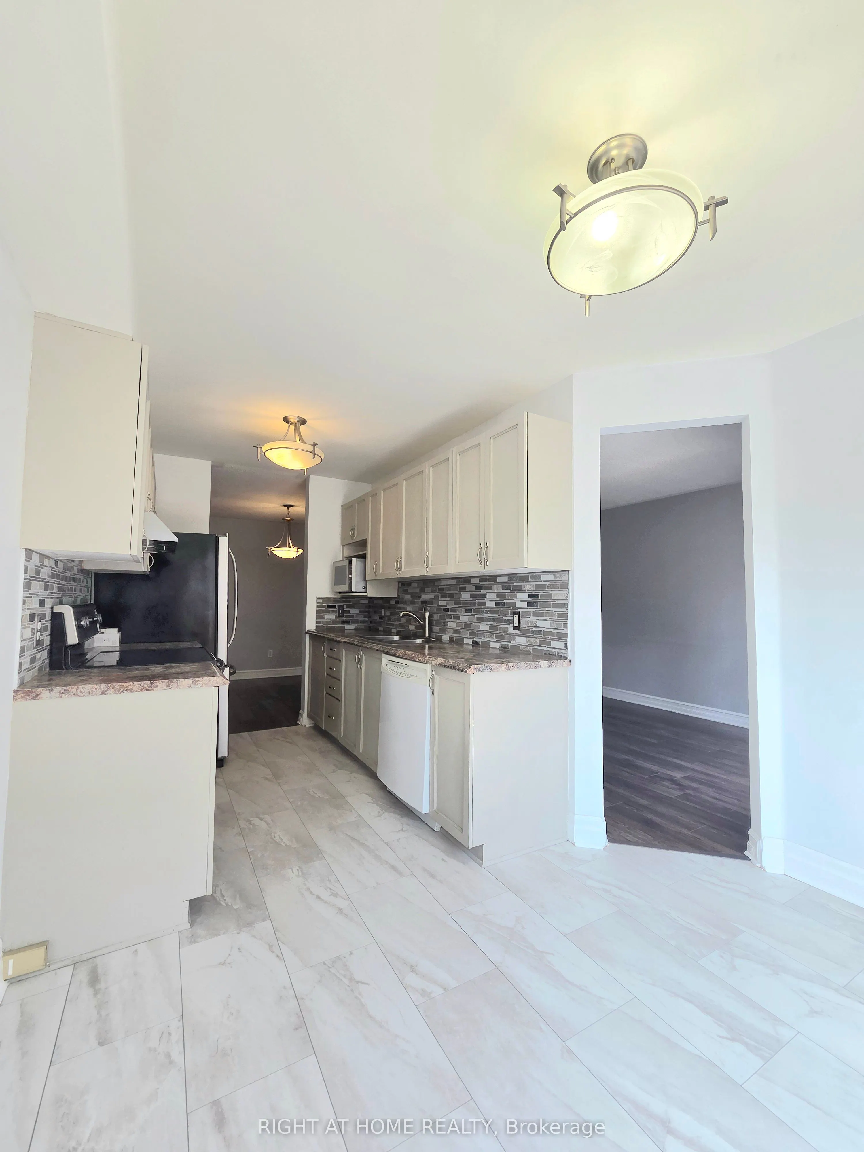 232 Meadowbreeze Drive, #7