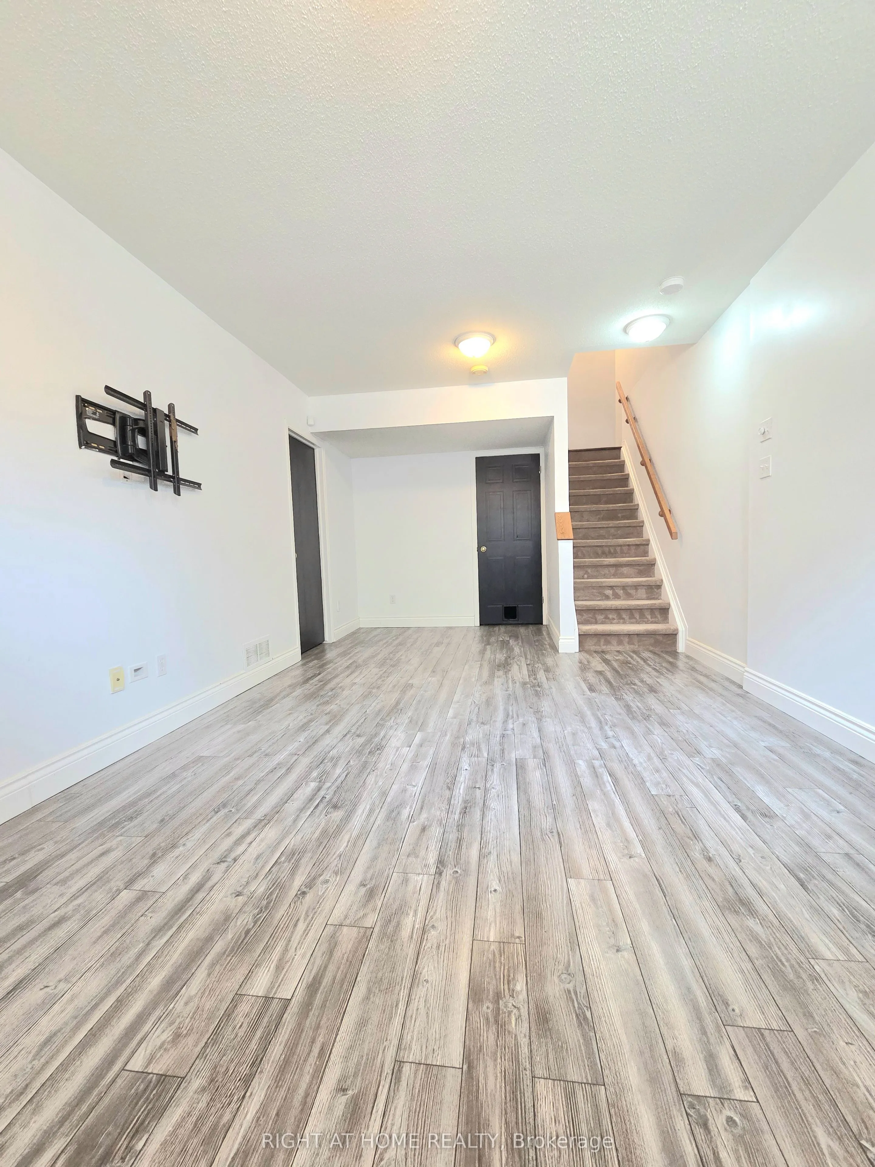 232 Meadowbreeze Drive, #7