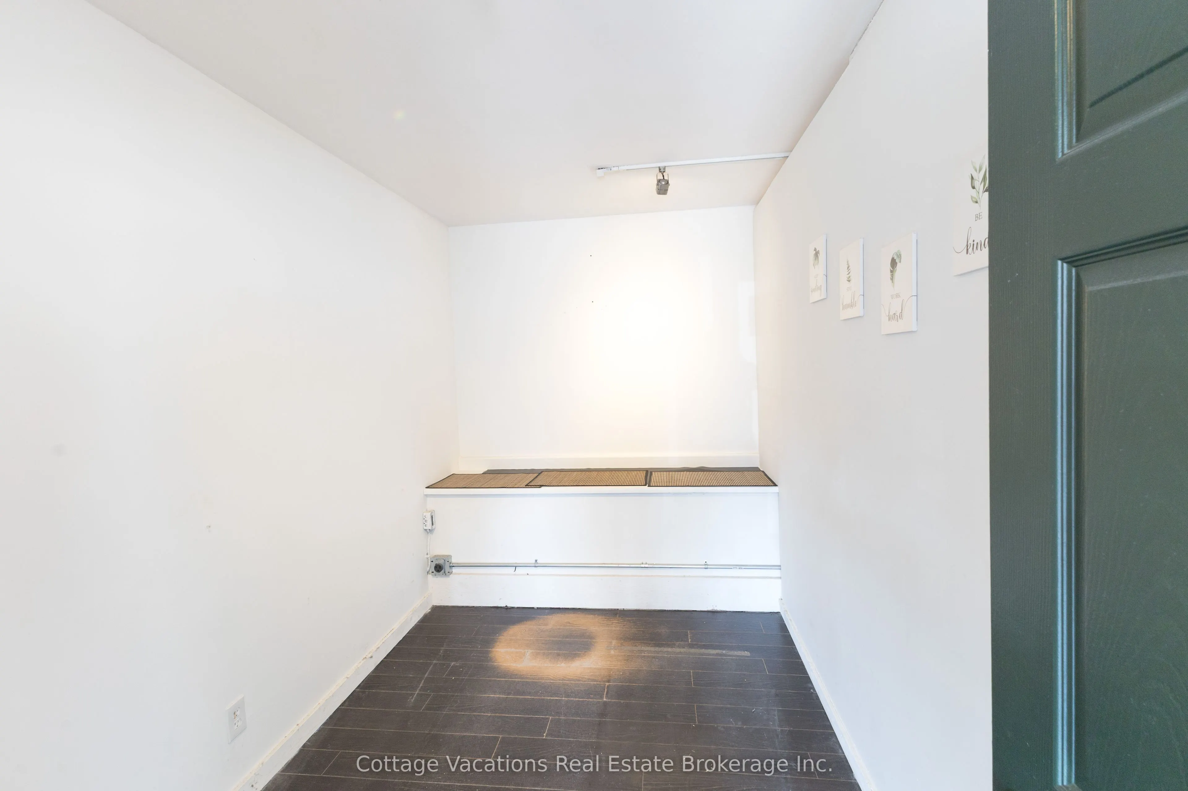10 Brunel Road