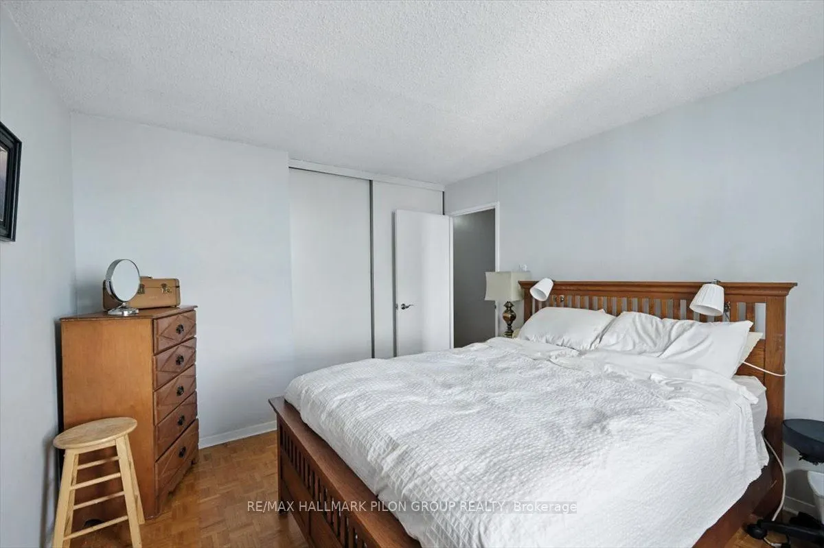 505 St Laurent Boulevard, #1503