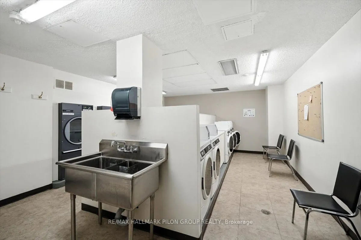 505 St Laurent Boulevard, #1503