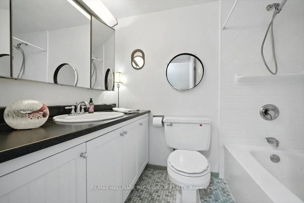 505 St Laurent Boulevard, #1503