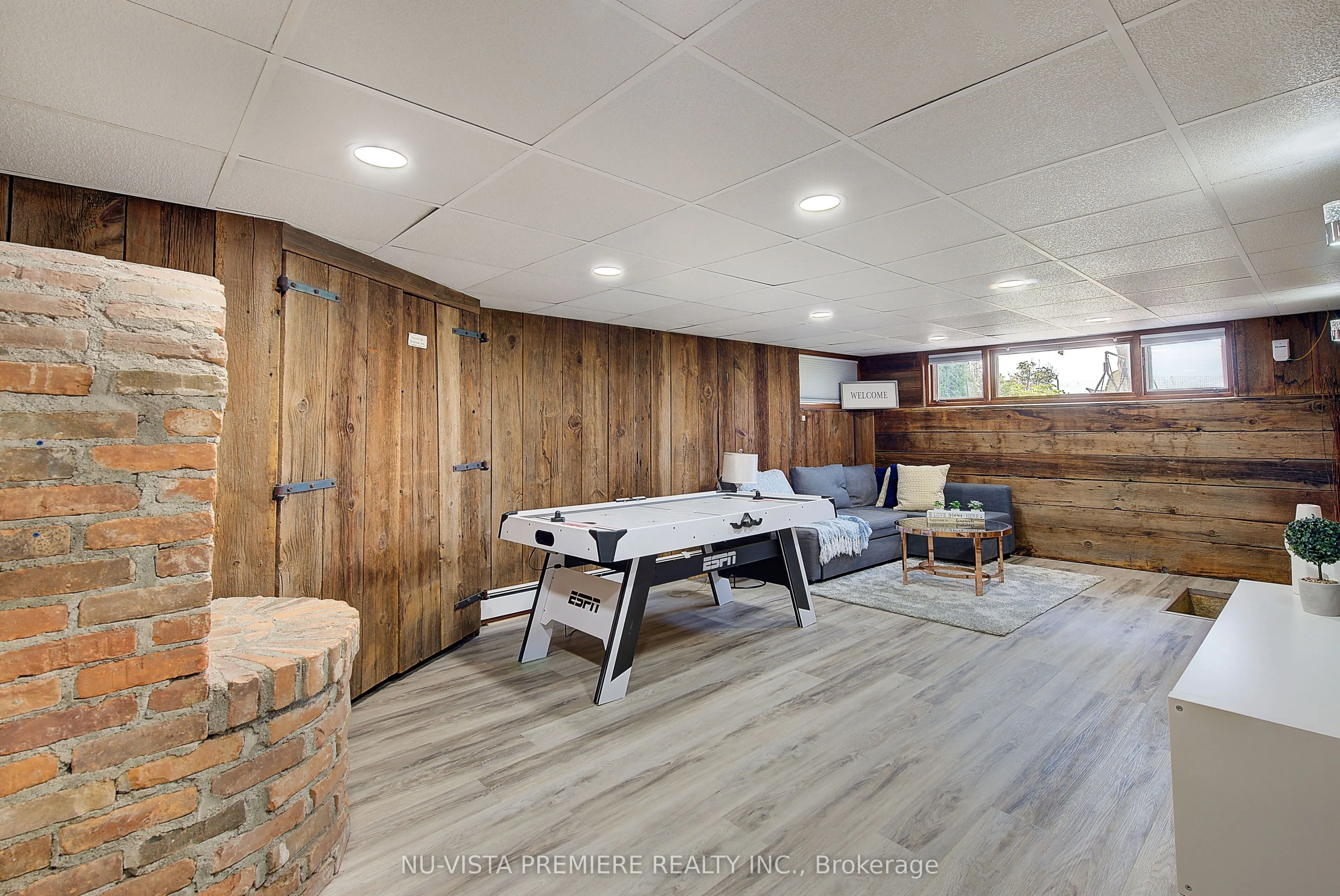 3943 Seaway Road