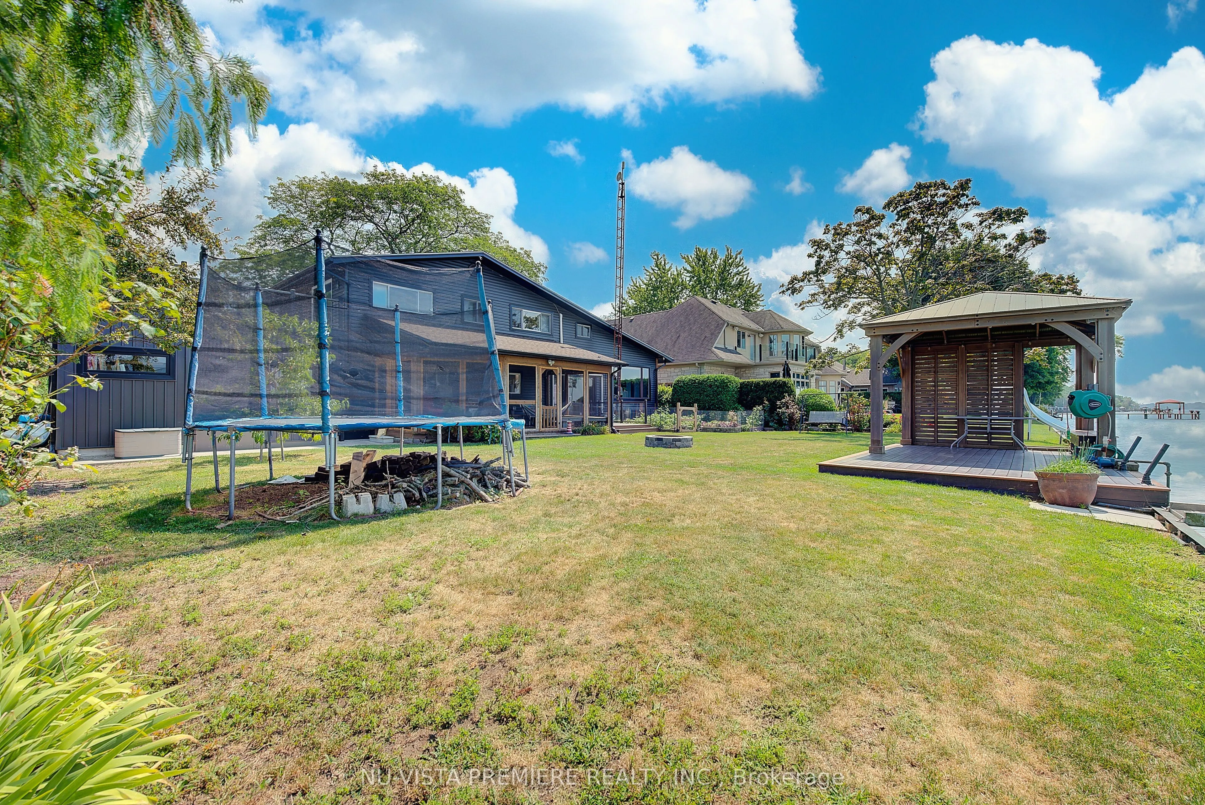 3943 Seaway Road