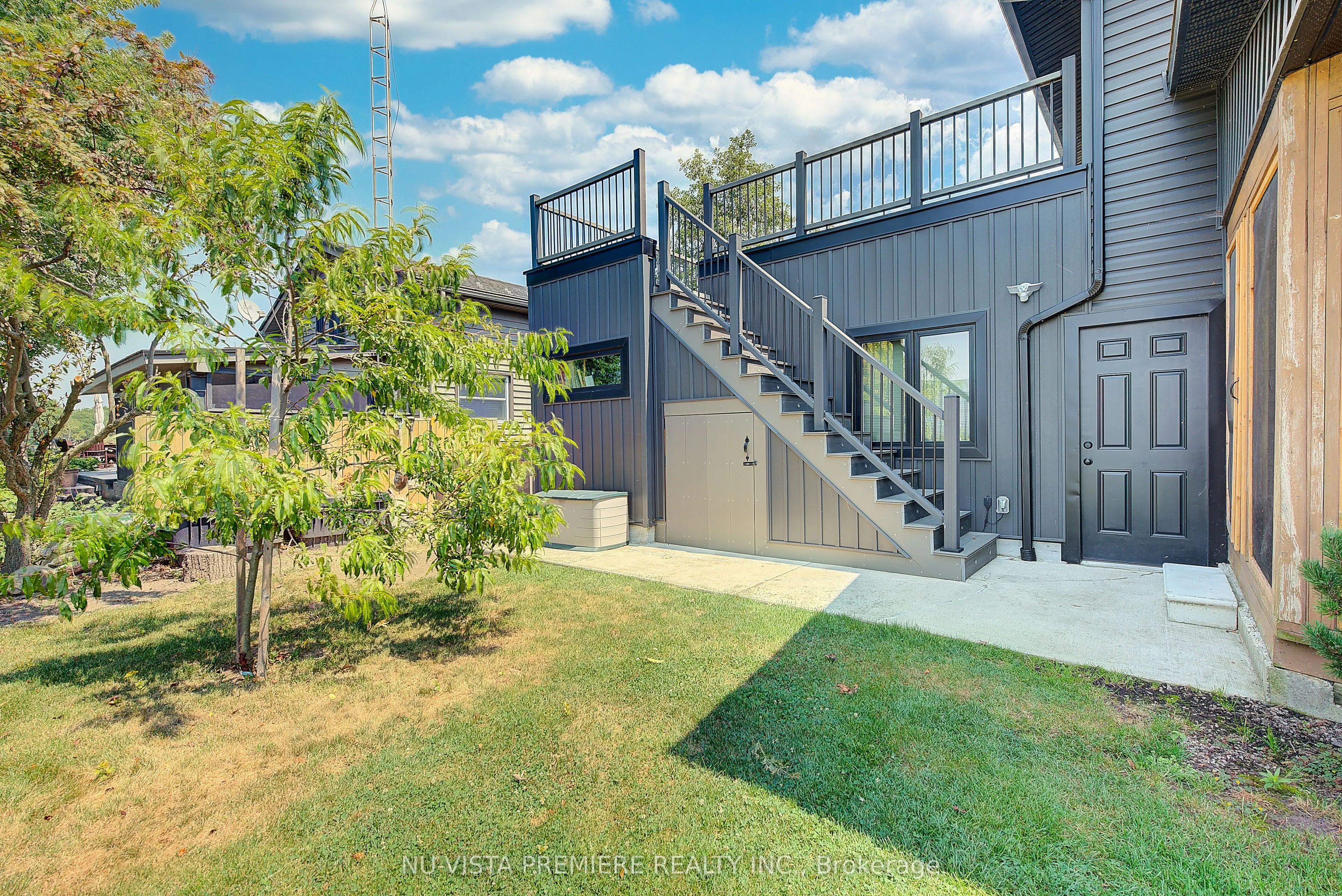 3943 Seaway Road