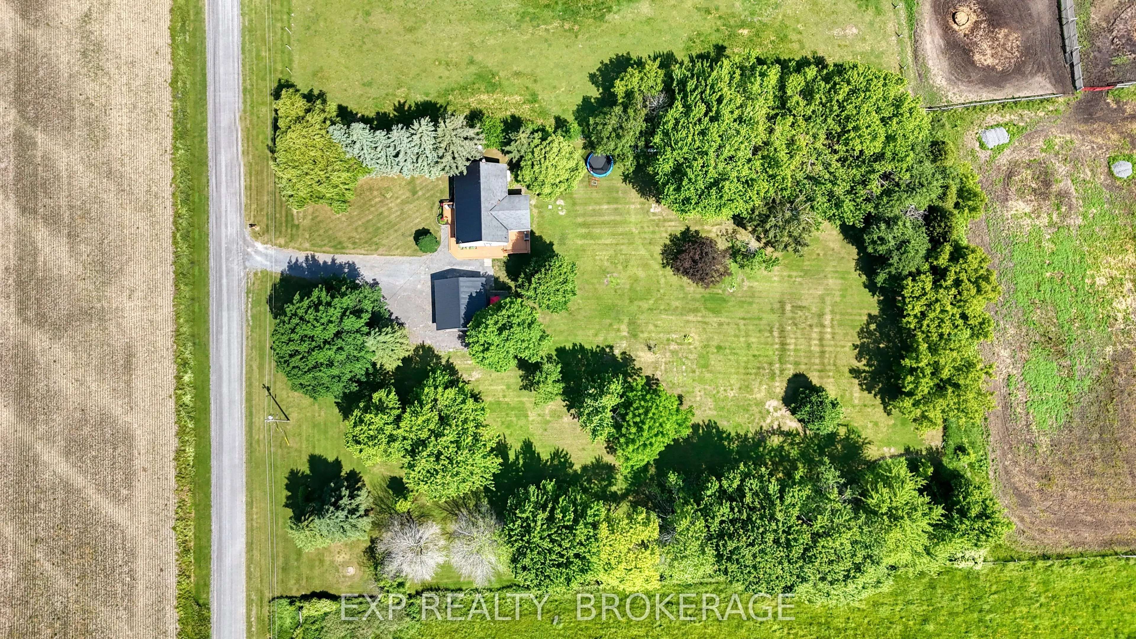 912 8TH LINE Road