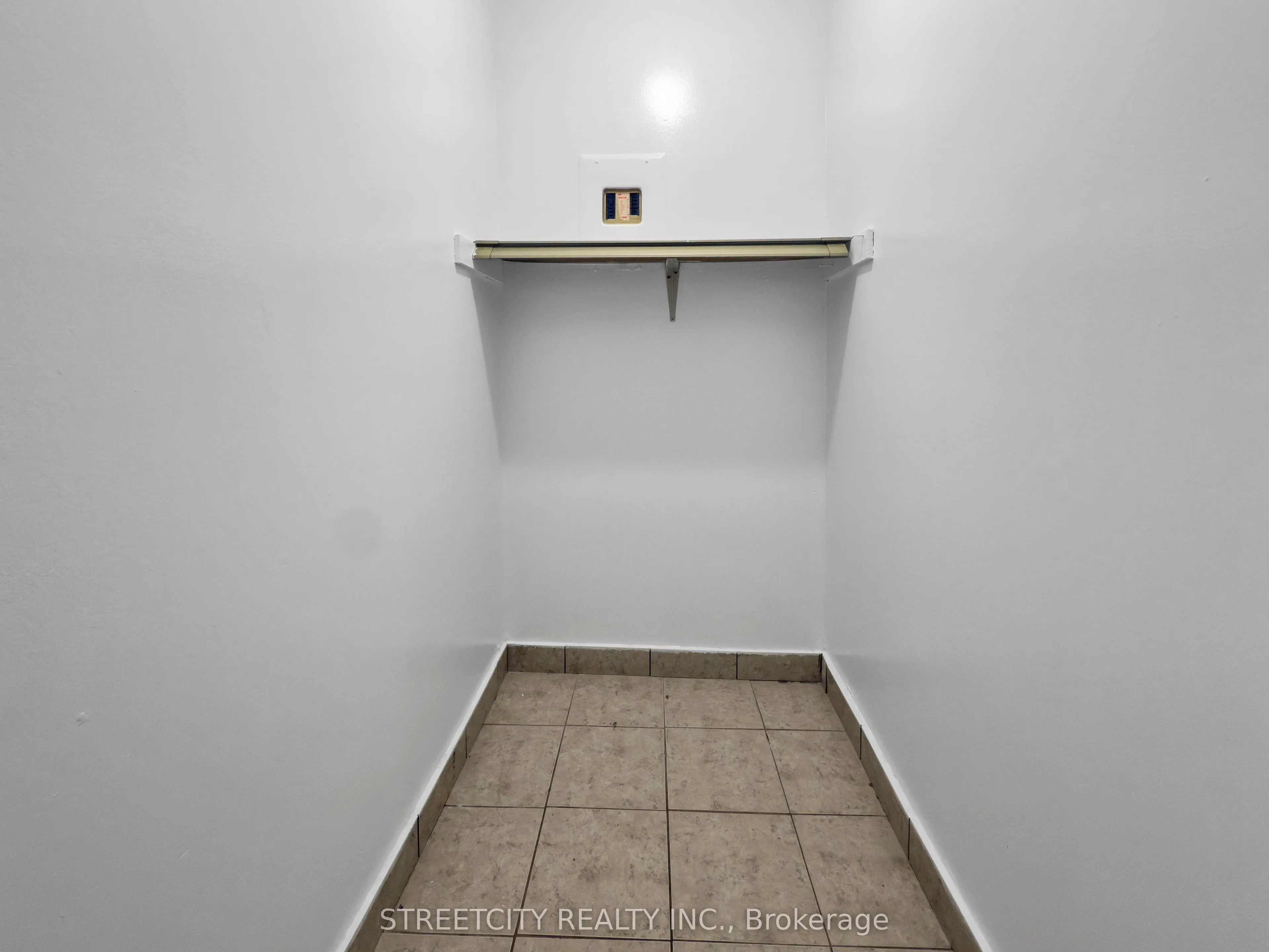 1103 Jalna Boulevard, #203