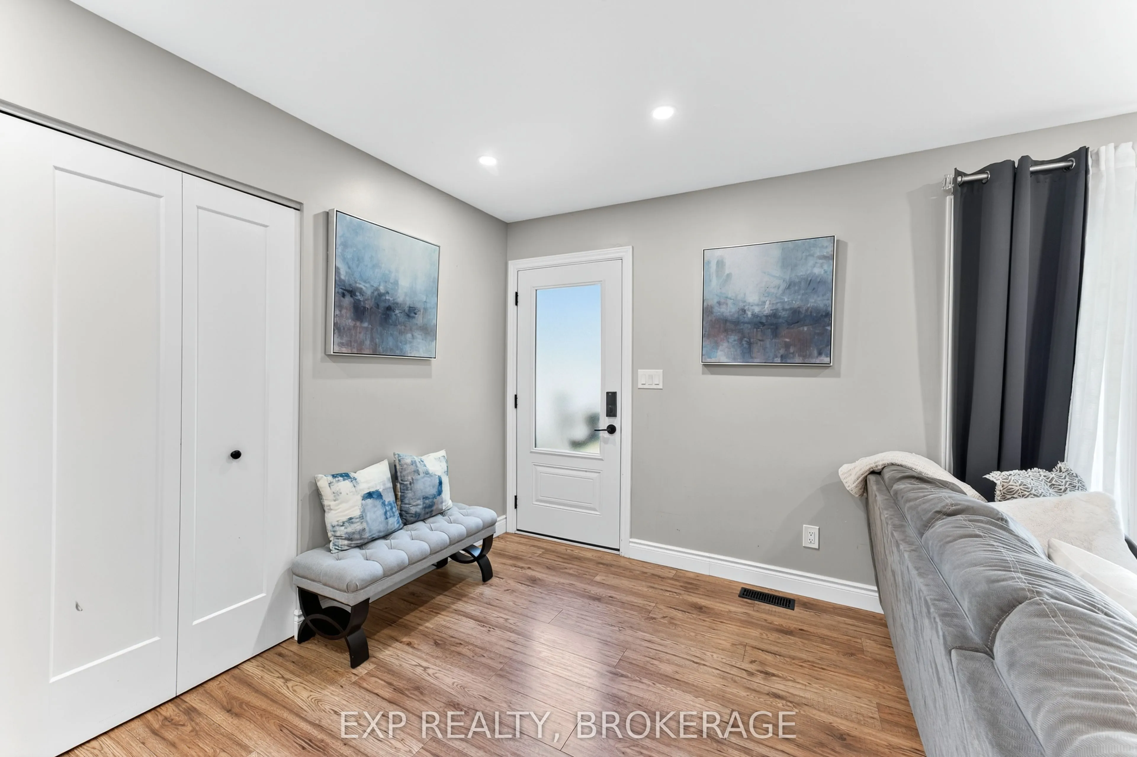 1284 WAVERLEY Crescent