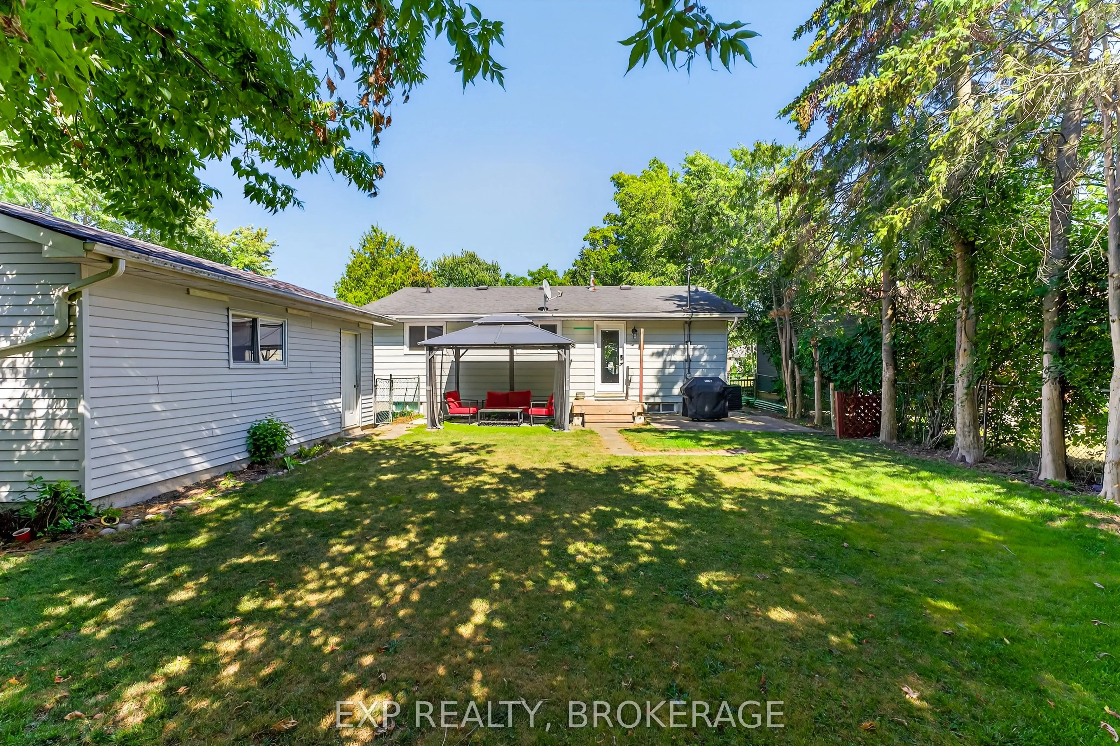 1284 WAVERLEY Crescent