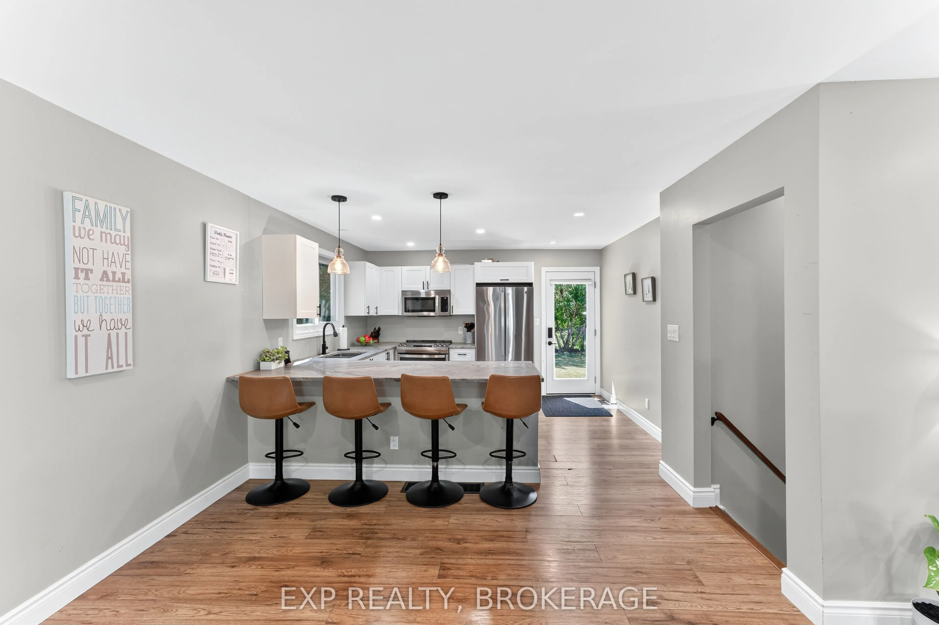 1284 WAVERLEY Crescent