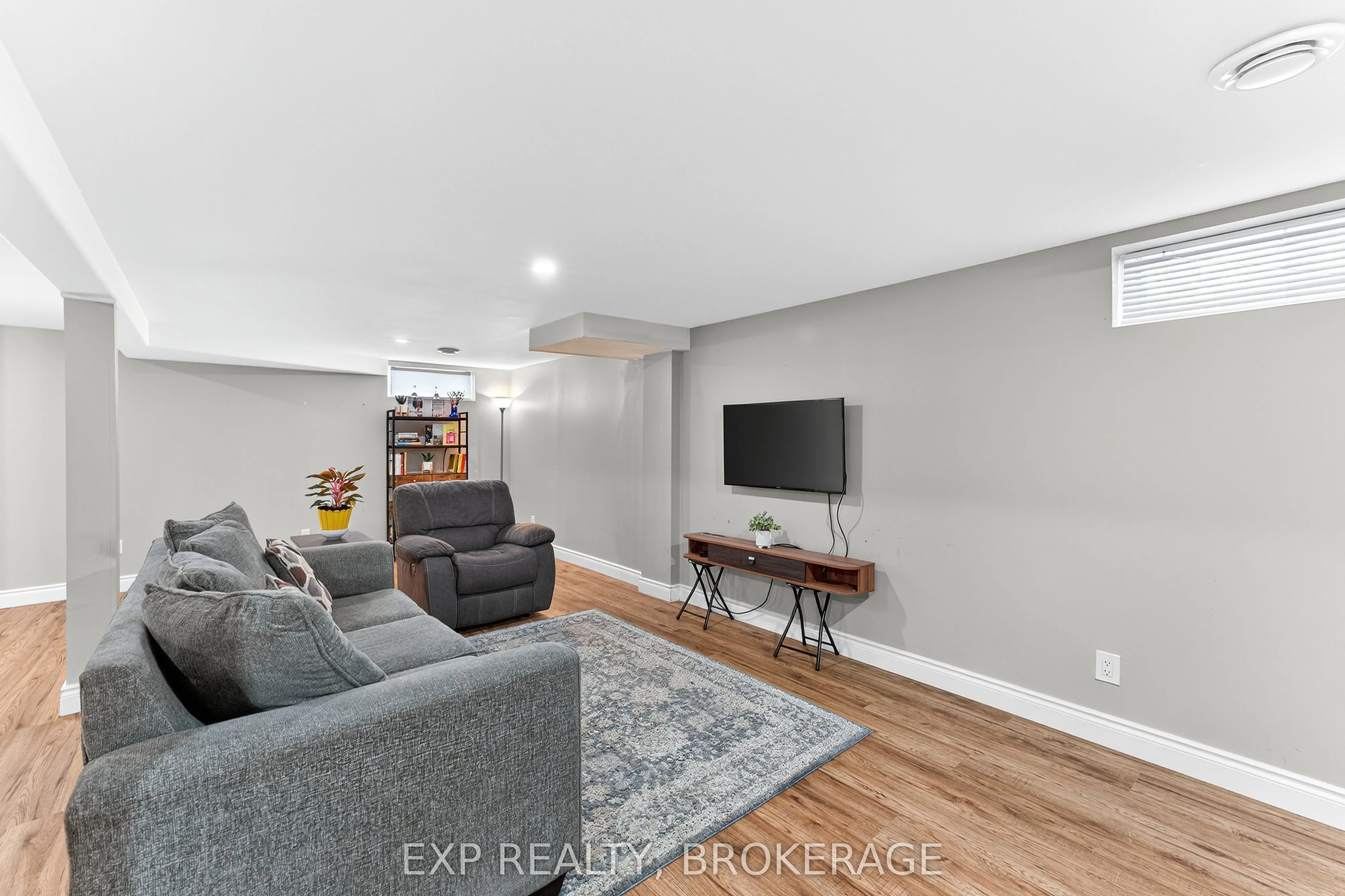 1284 WAVERLEY Crescent