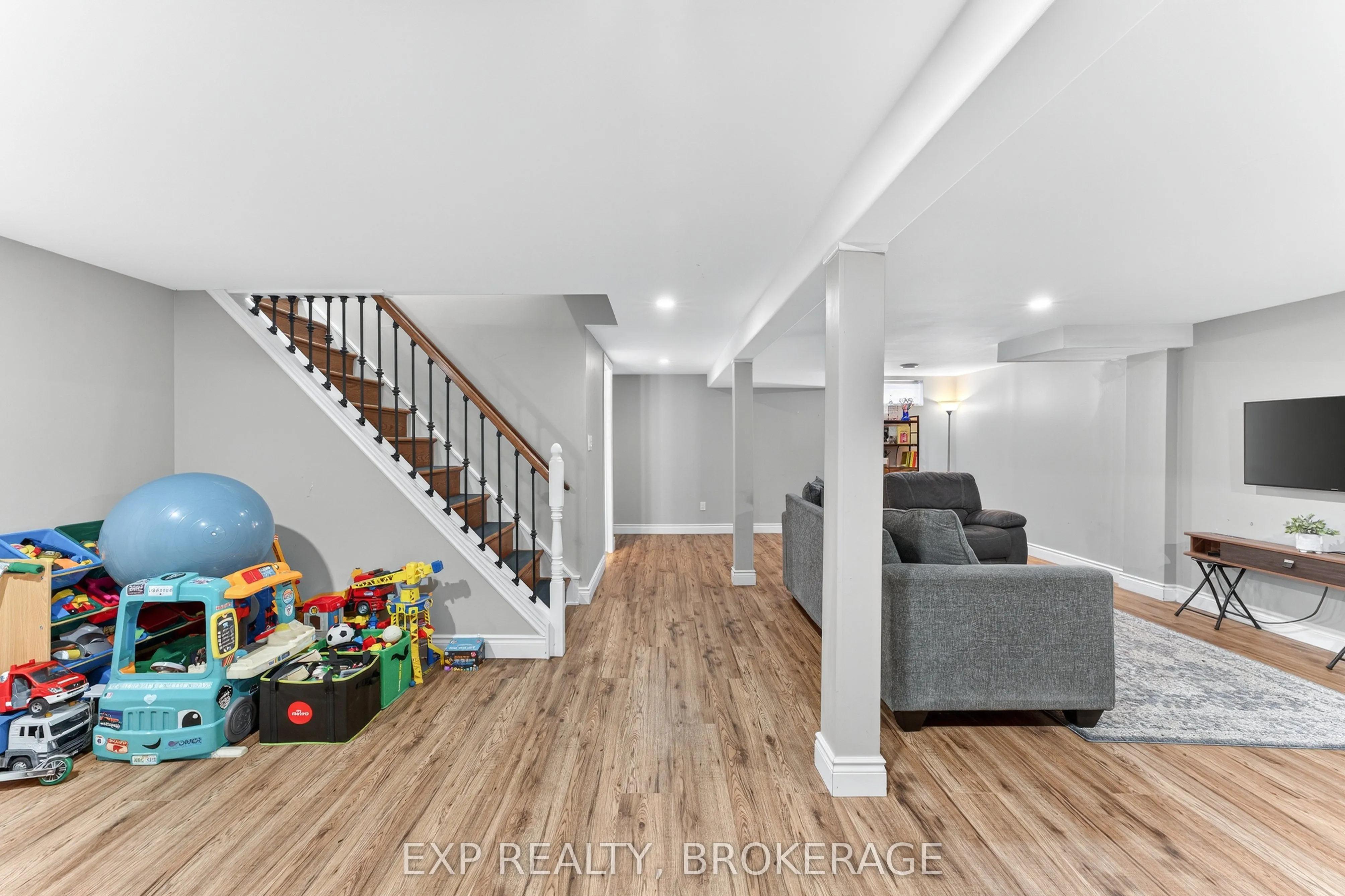 1284 WAVERLEY Crescent