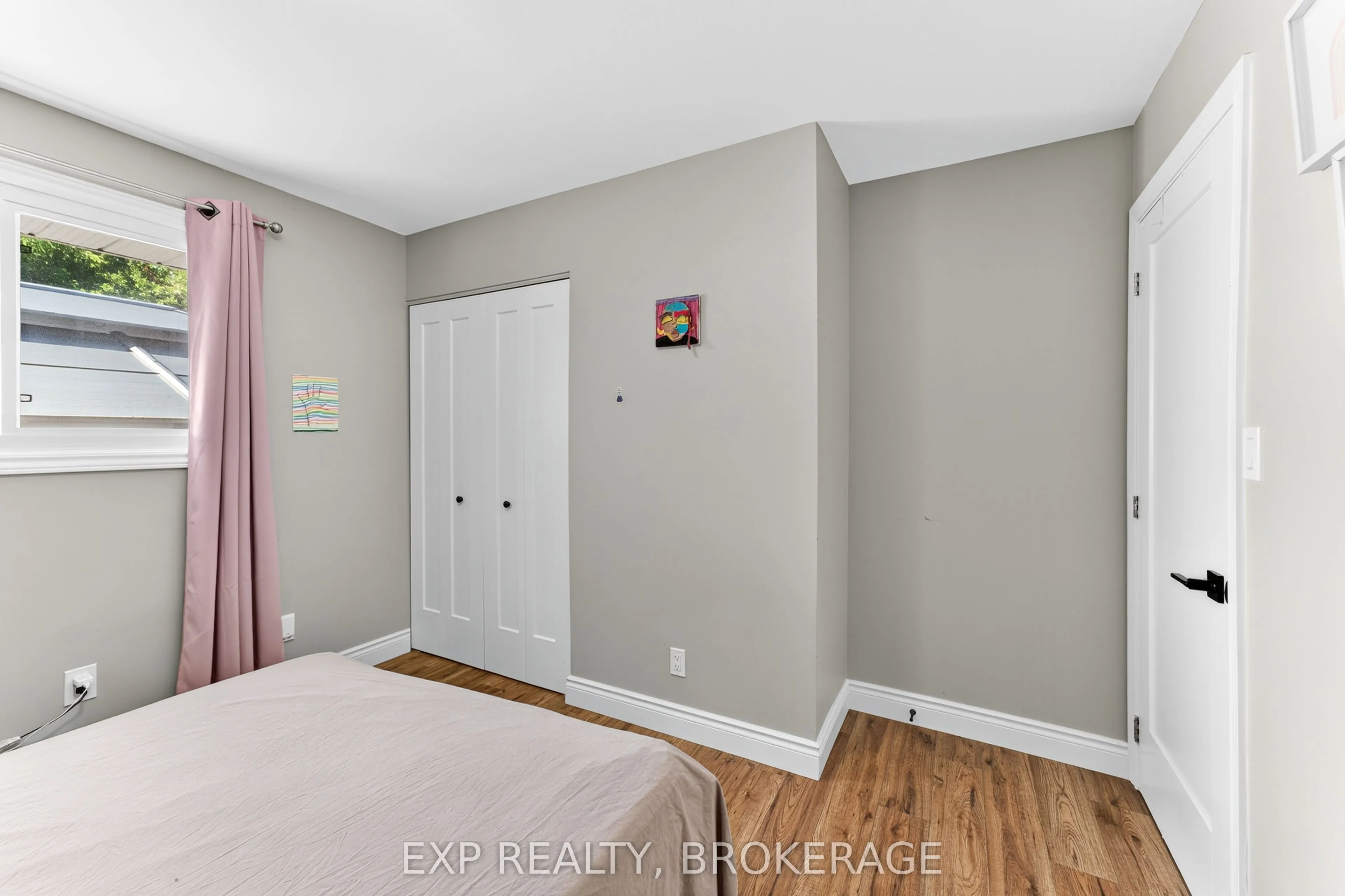 1284 WAVERLEY Crescent