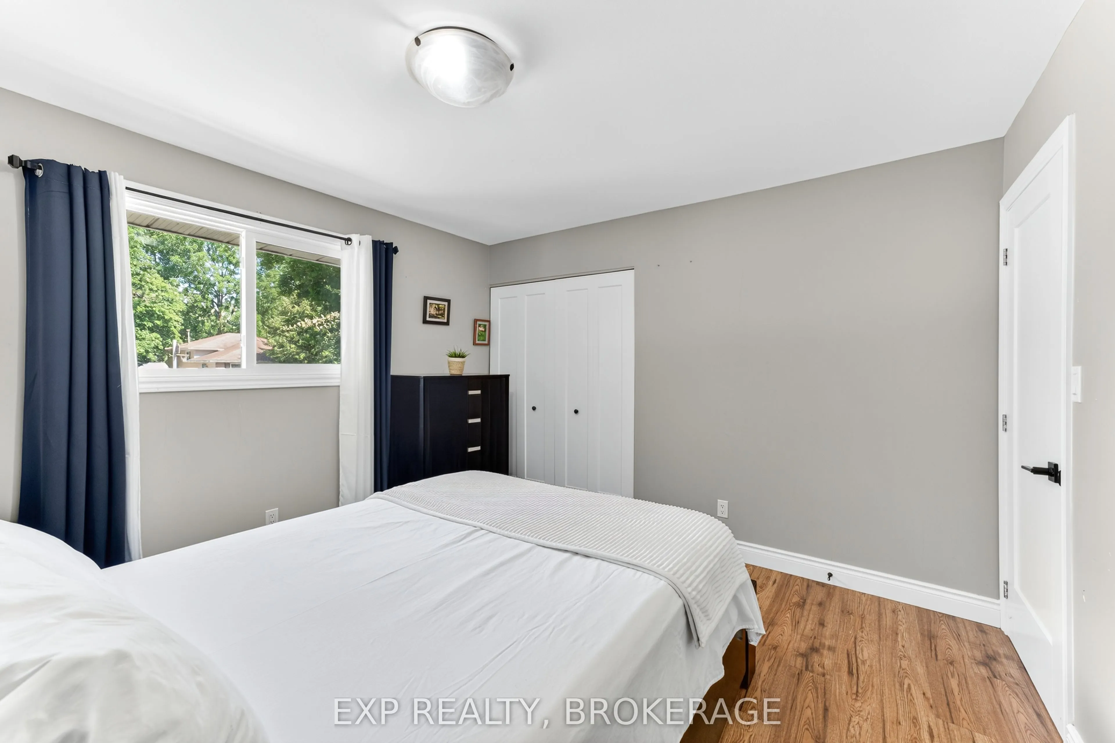1284 WAVERLEY Crescent