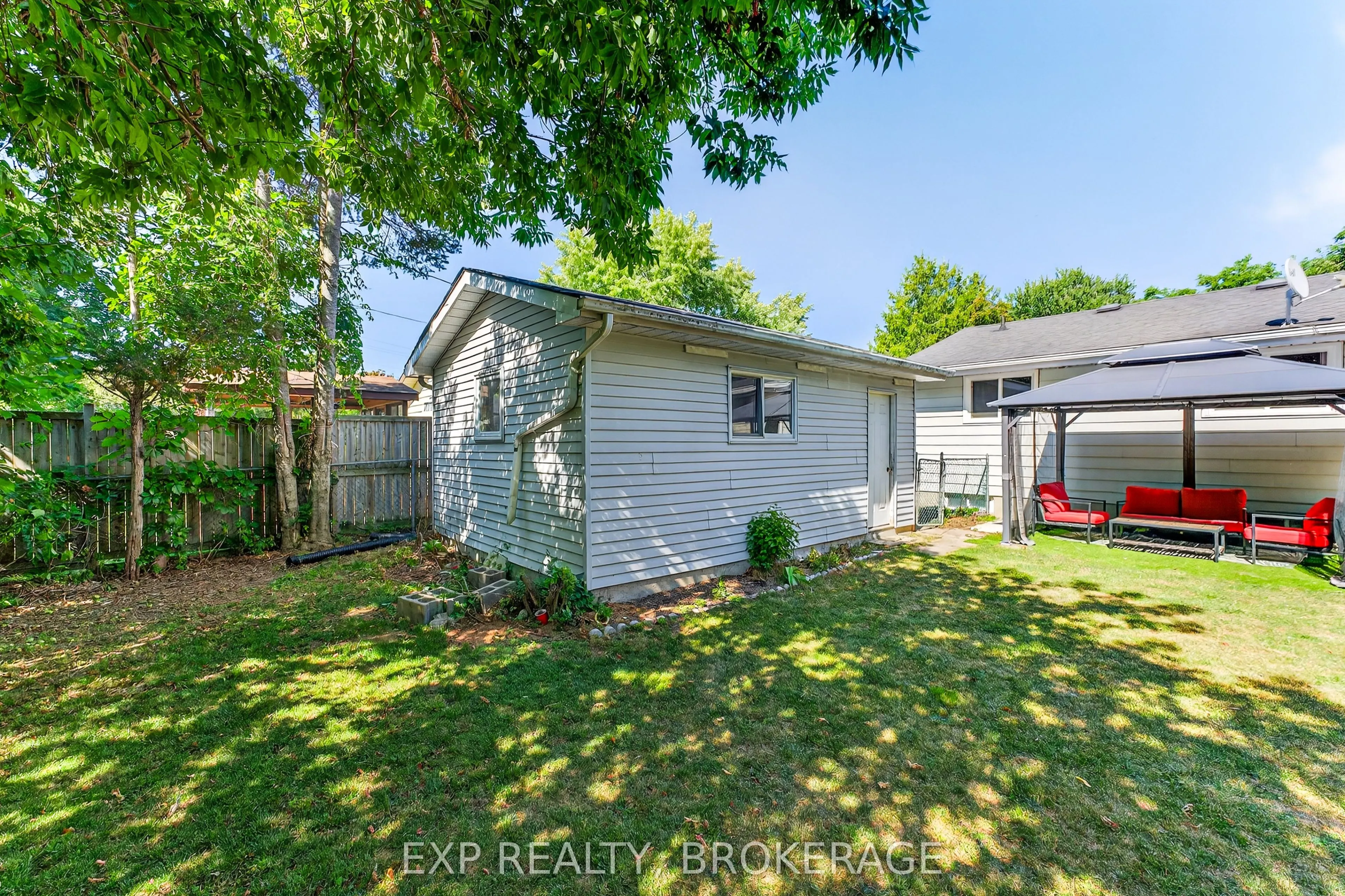 1284 WAVERLEY Crescent