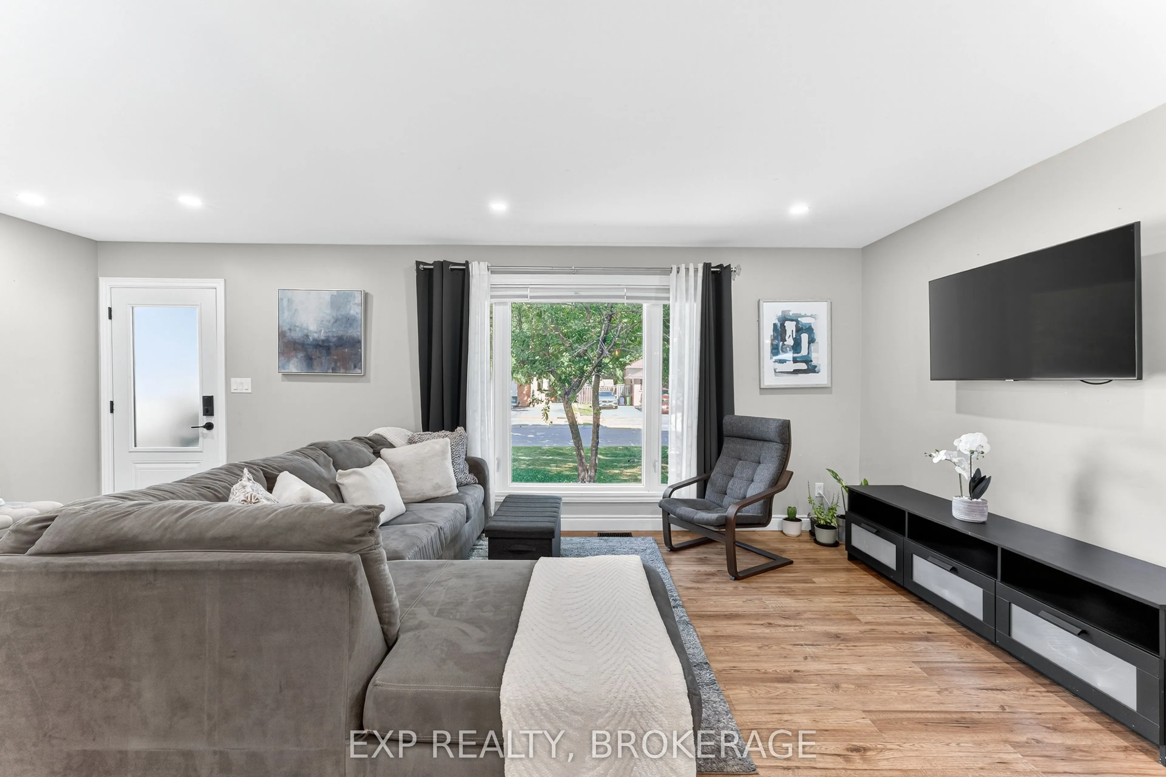 1284 WAVERLEY Crescent