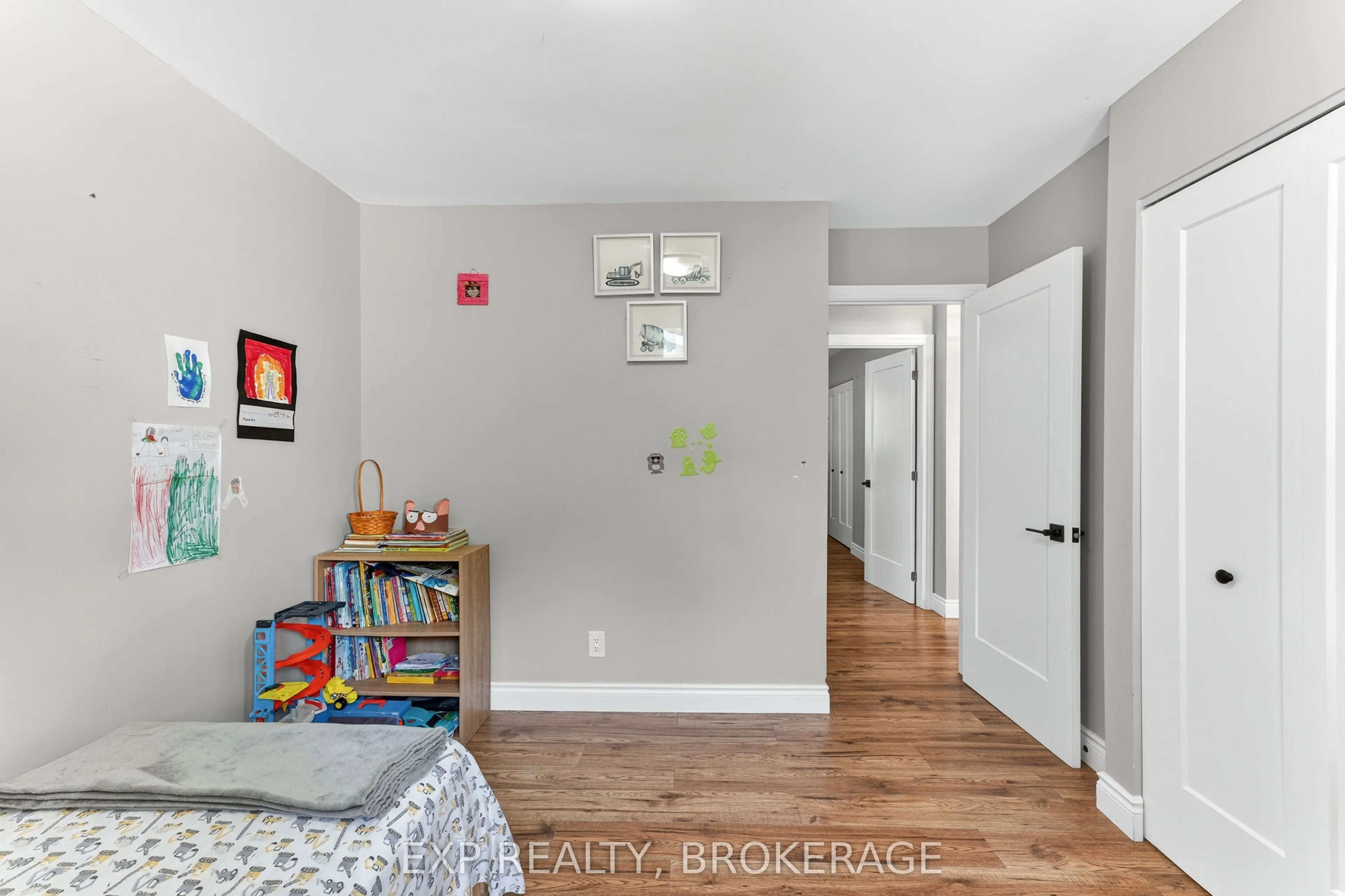 1284 WAVERLEY Crescent