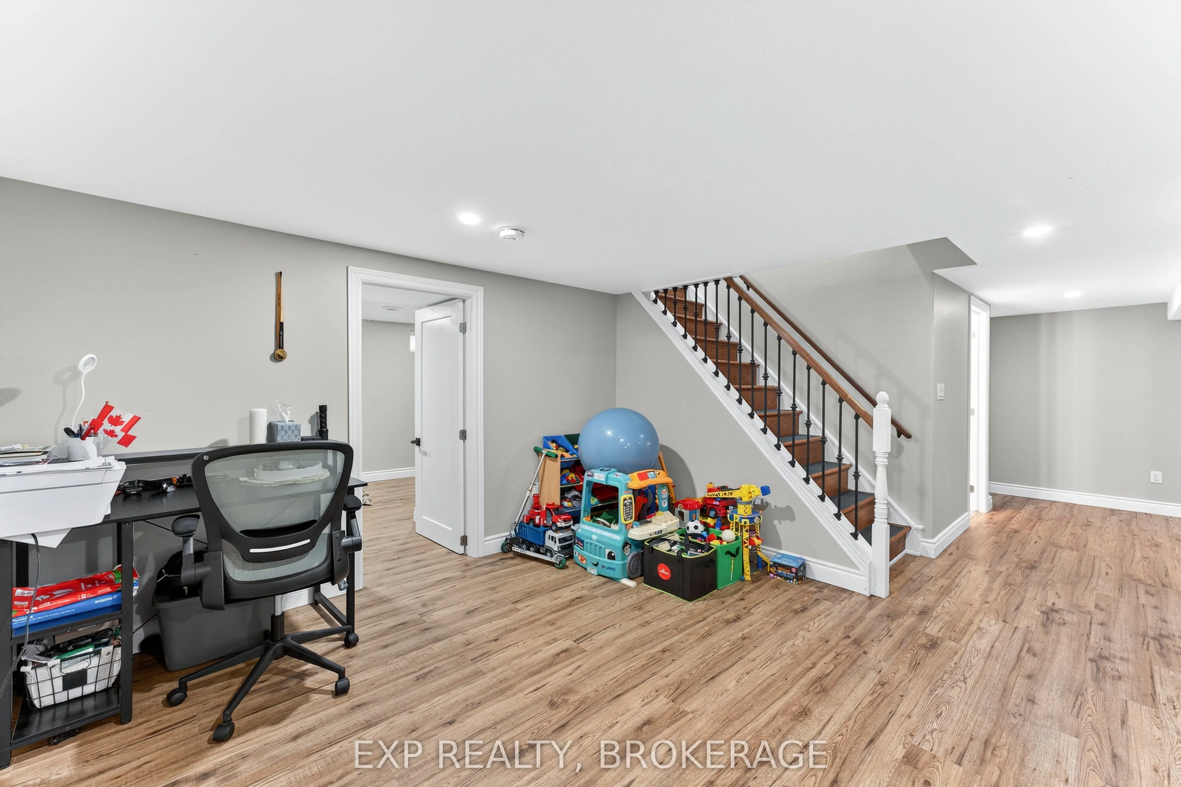 1284 WAVERLEY Crescent