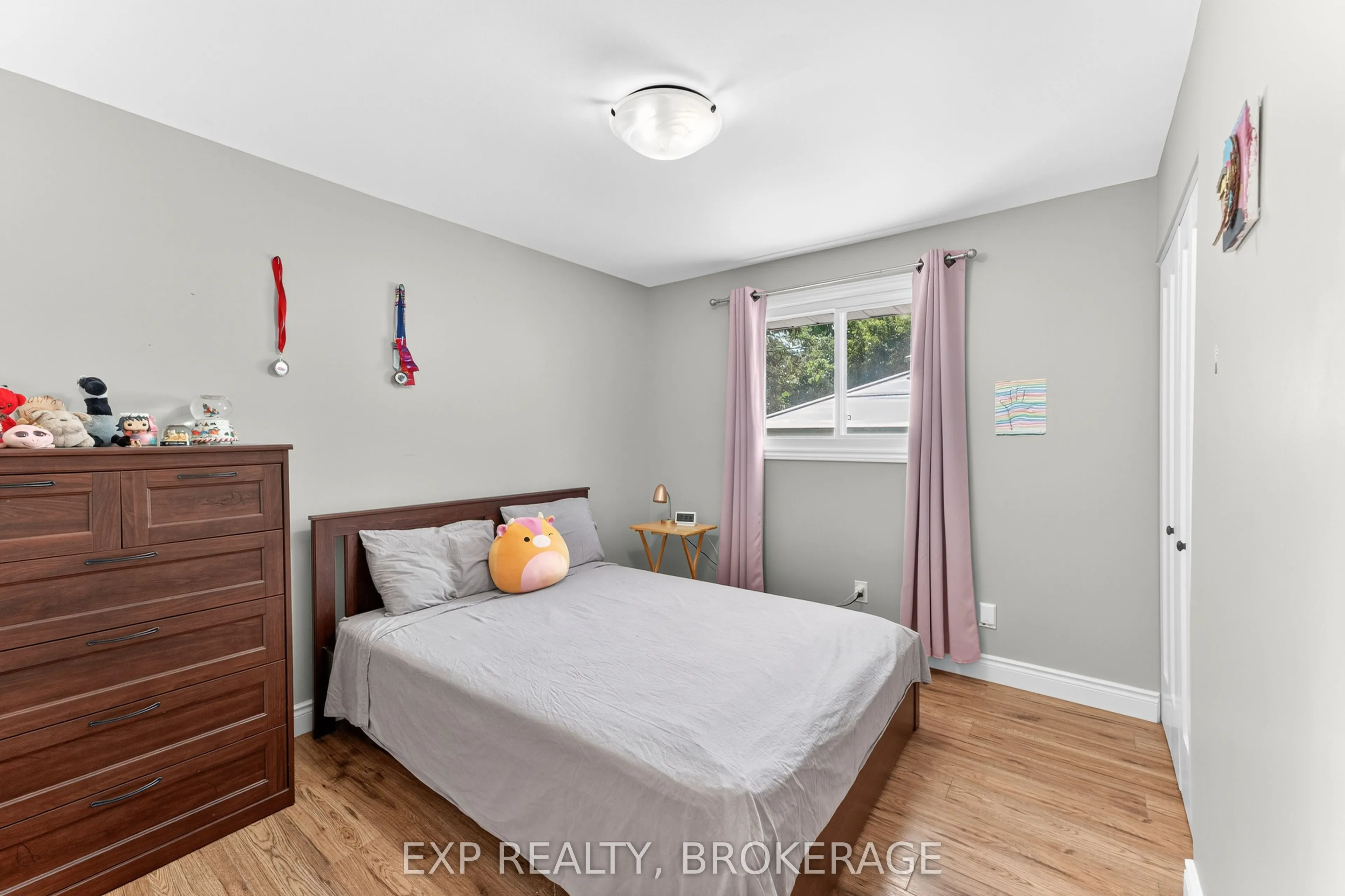 1284 WAVERLEY Crescent