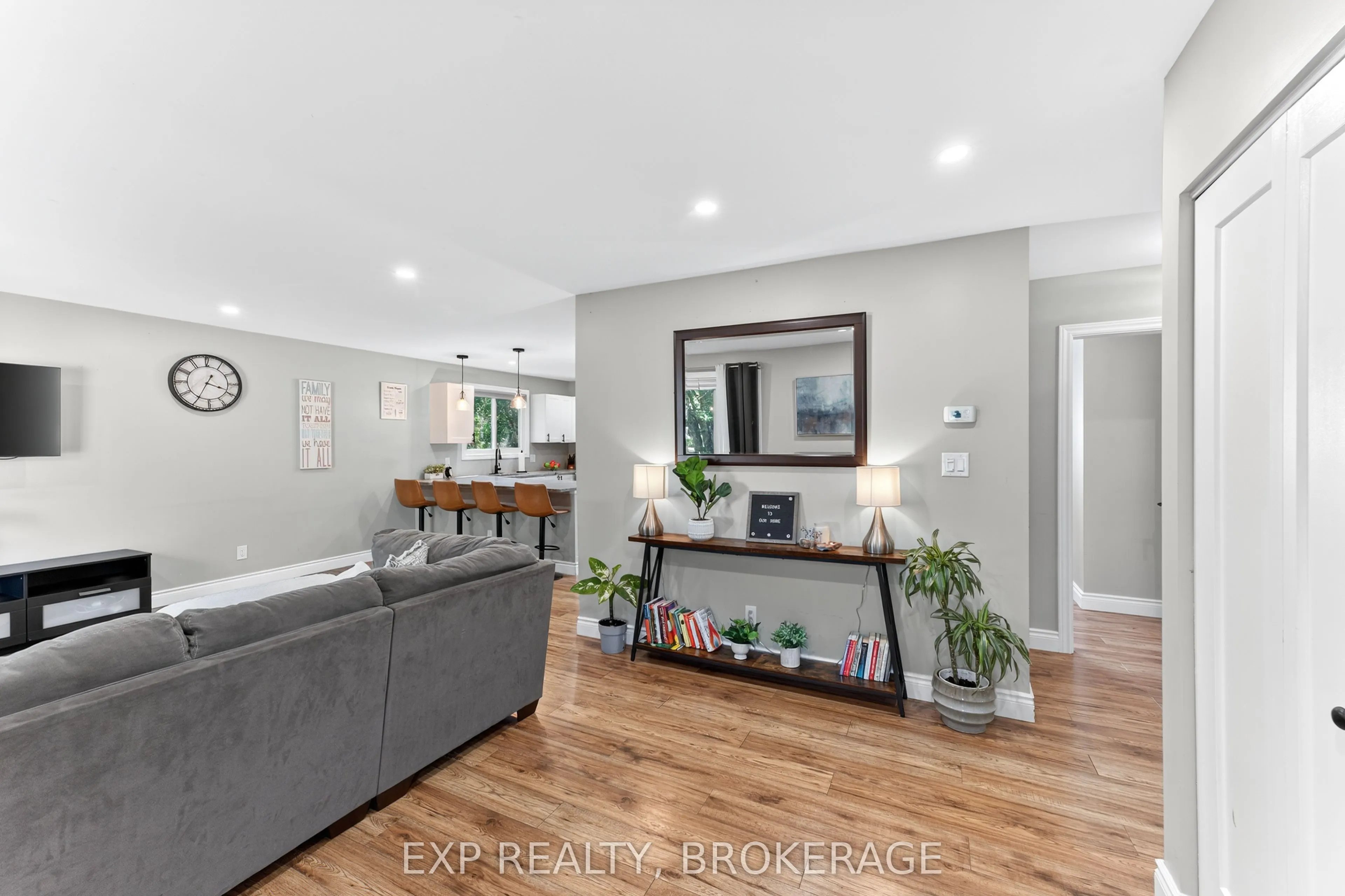 1284 WAVERLEY Crescent