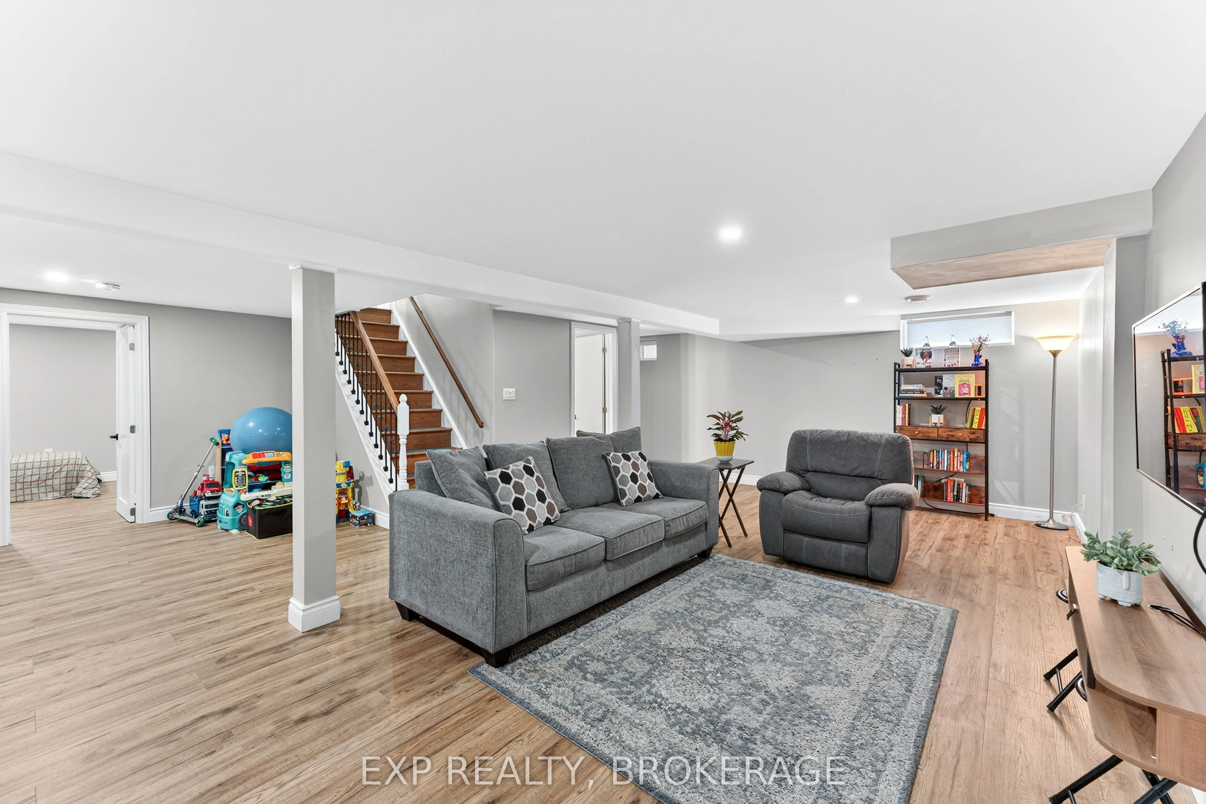 1284 WAVERLEY Crescent
