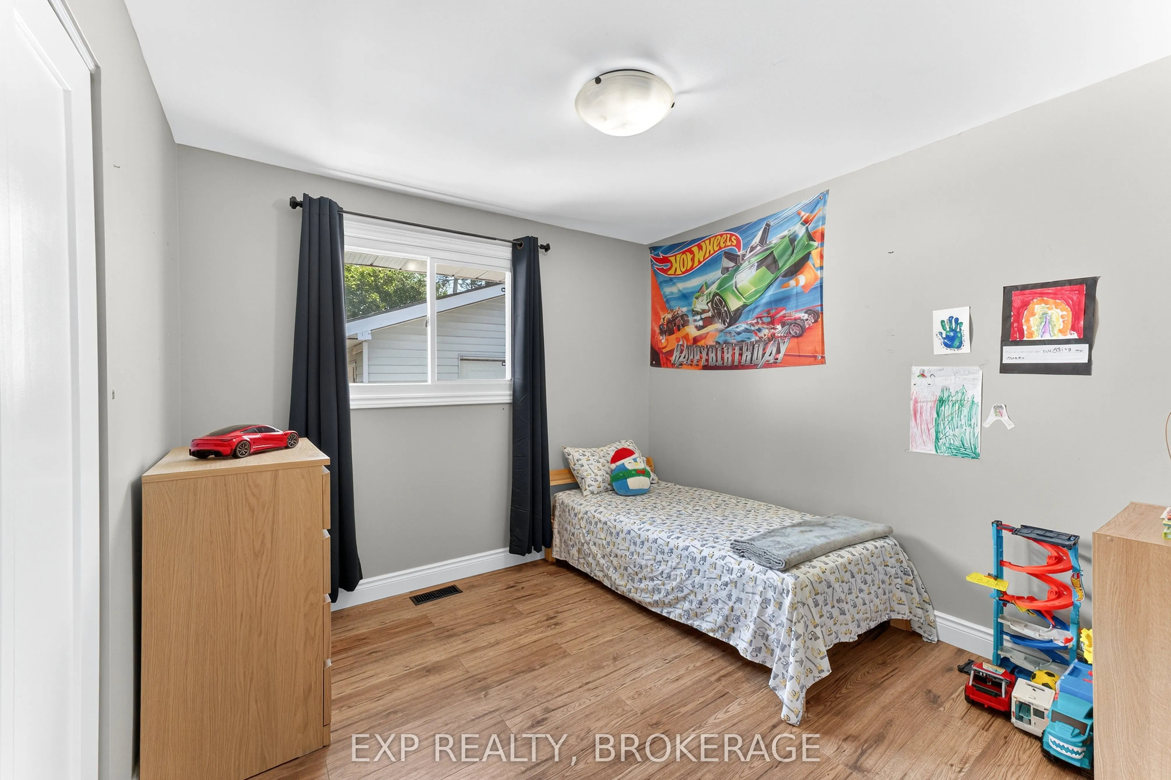 1284 WAVERLEY Crescent