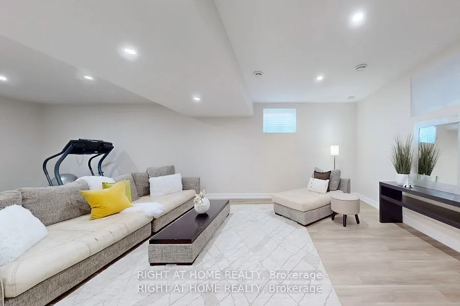 3805 SIMPSON Lane